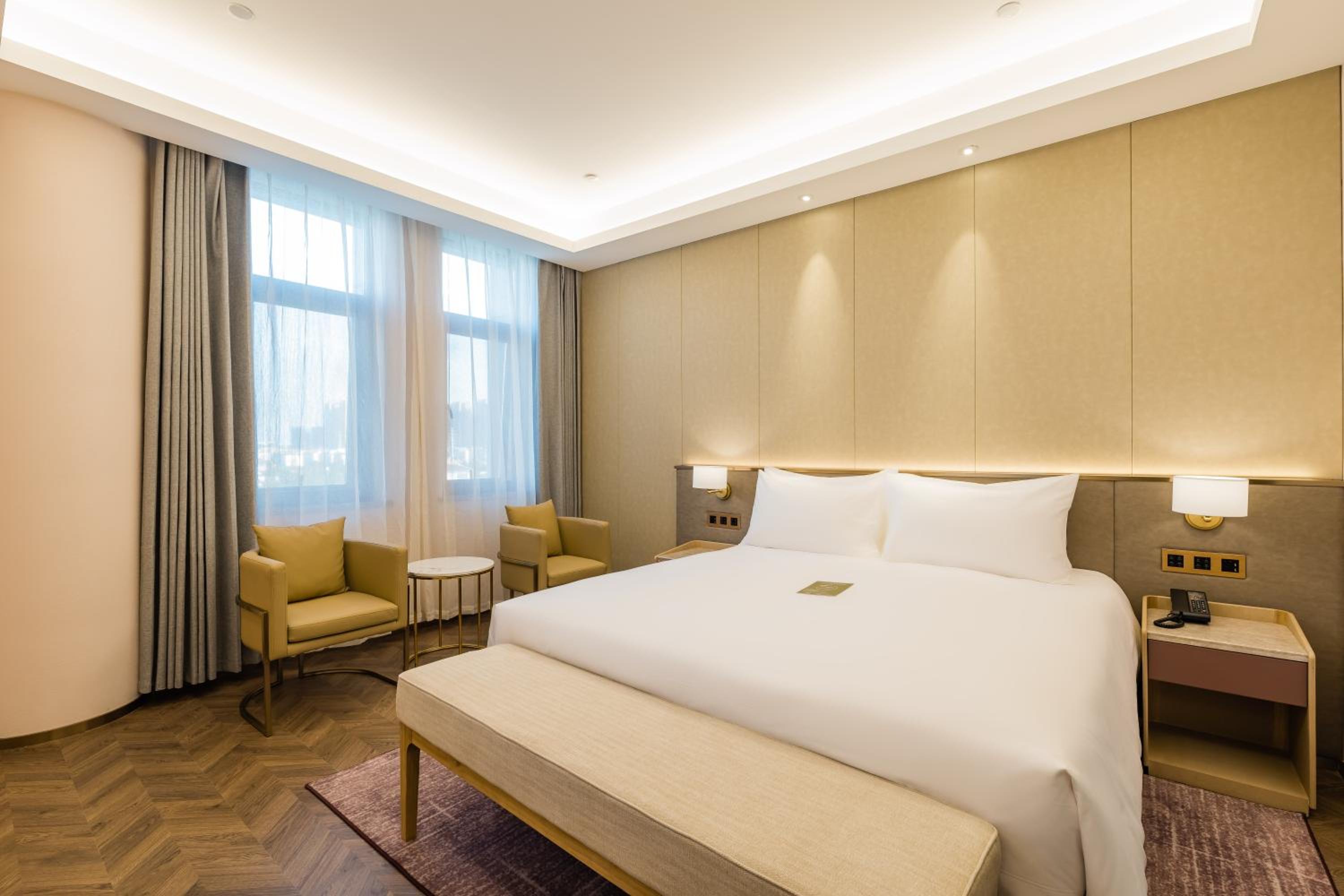 Deluxe King Room - Photo 5