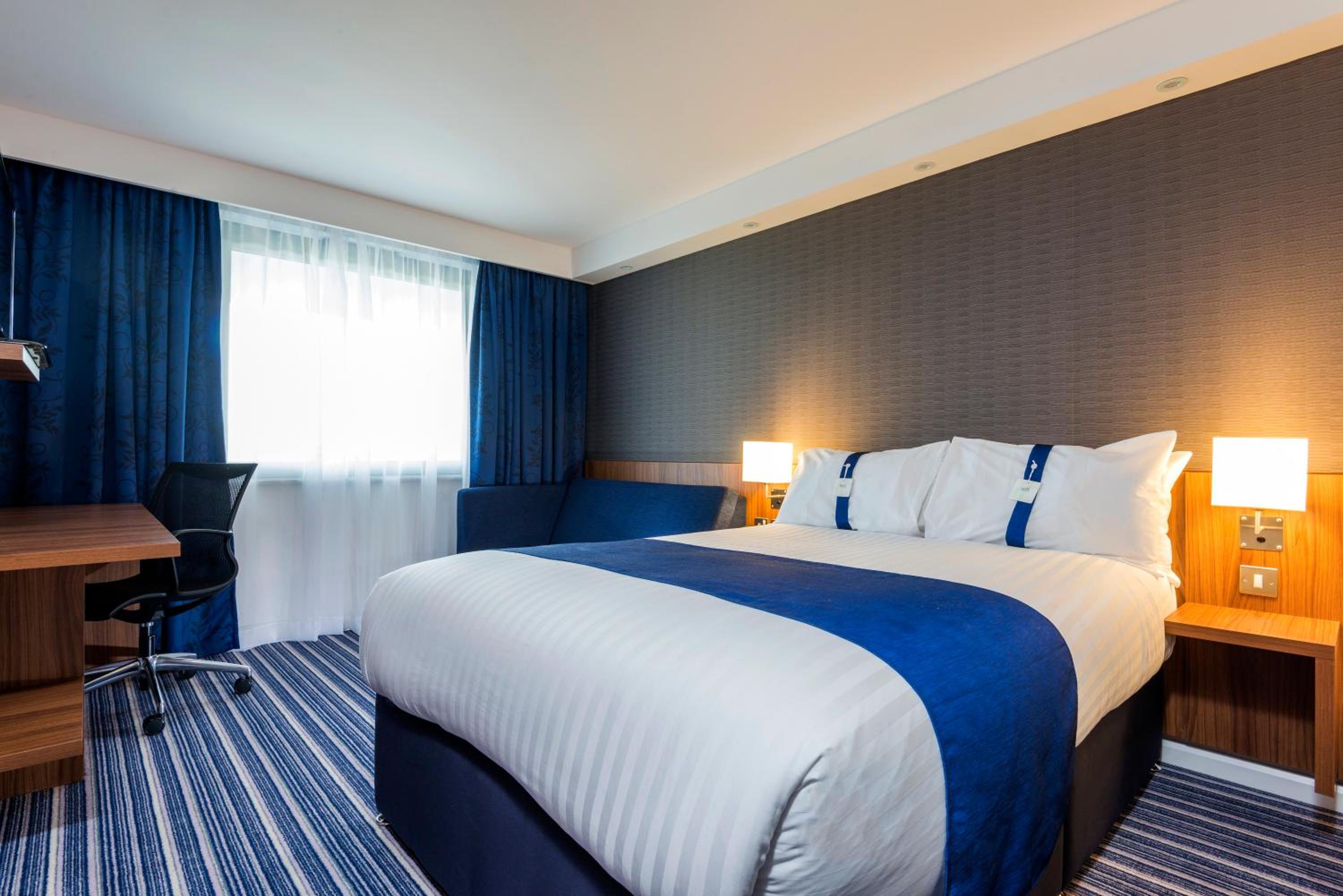 Double Room with Free Hot Breakfast - Accessible