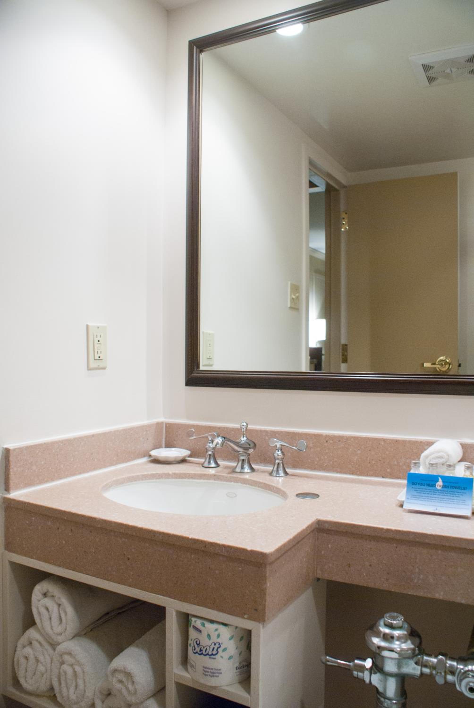 Double Room with Two Double Beds - Photo 8