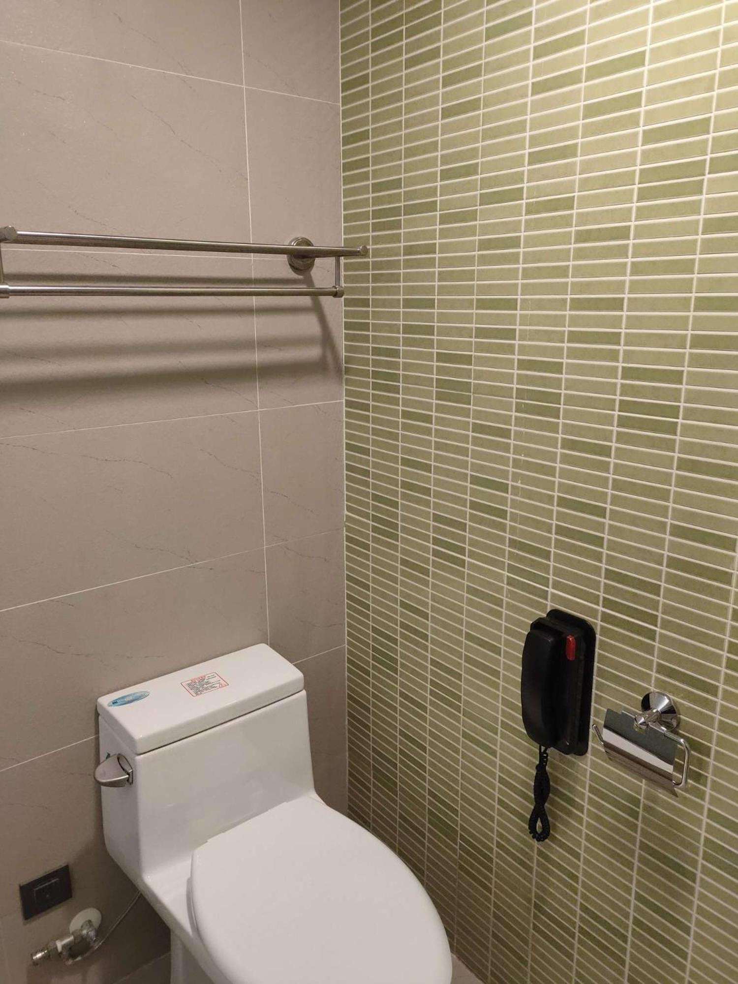 Deluxe Twin Room with City View - Photo 7