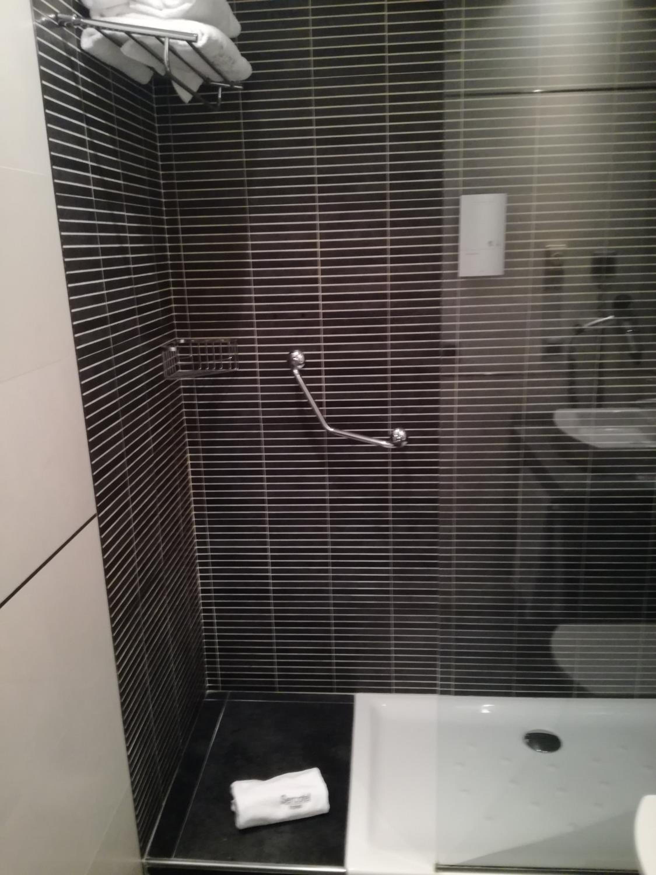 Double or Twin Room with Extra Bed (2 Adults + 1 Child) photo 2