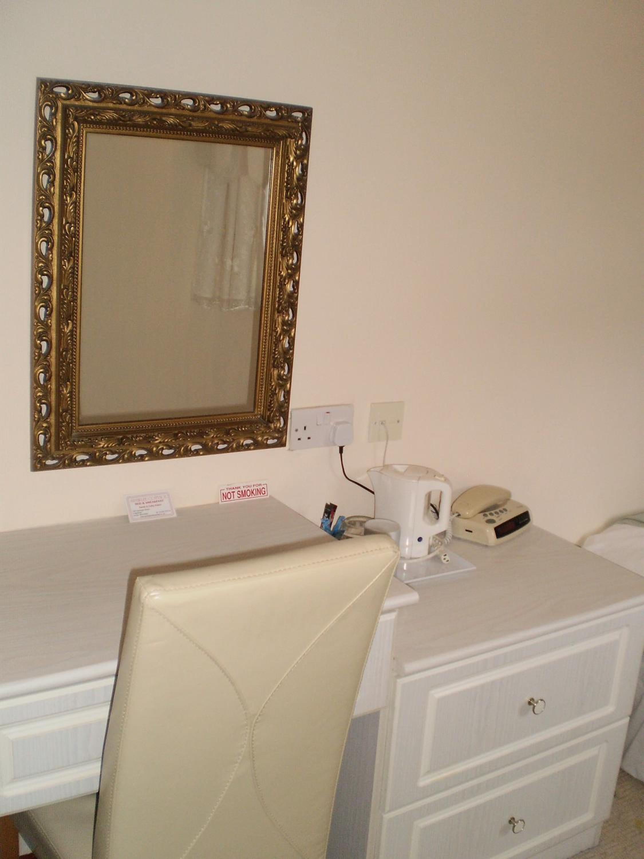 Single Room photo 3