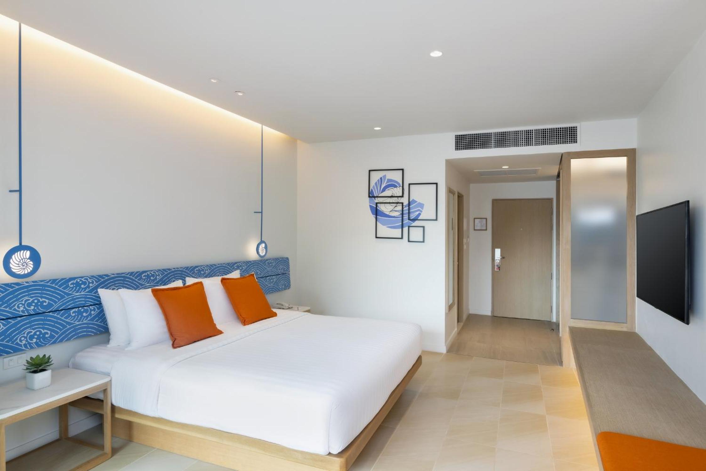 Premier King Room With Garden View - Photo 4