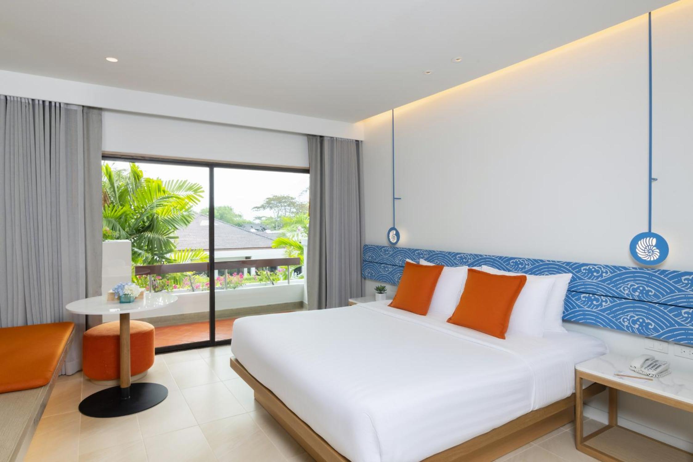 Premier King Room With Garden View - Photo 1