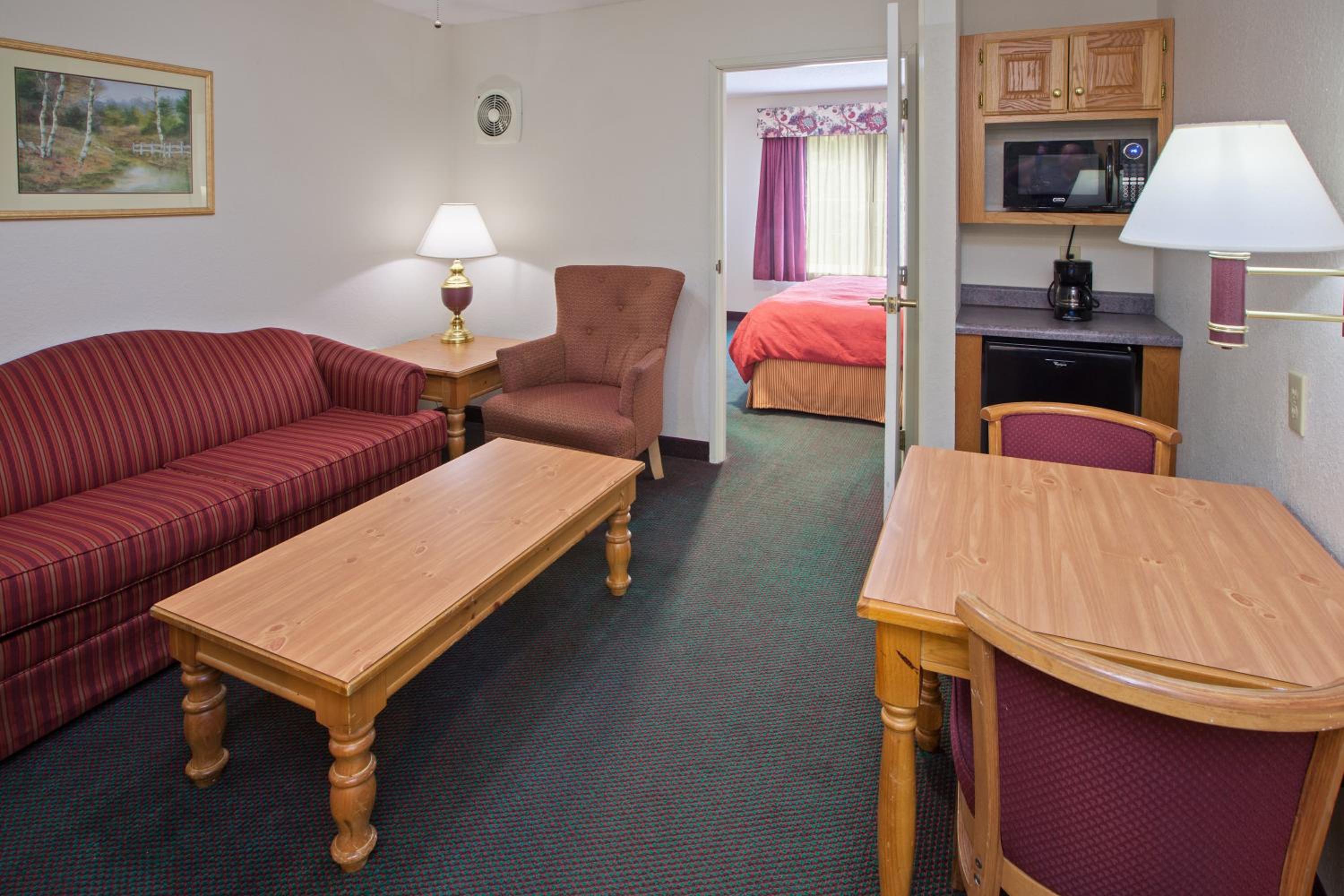 One-Bedroom King Suite with Sofa Bed - Photo 2