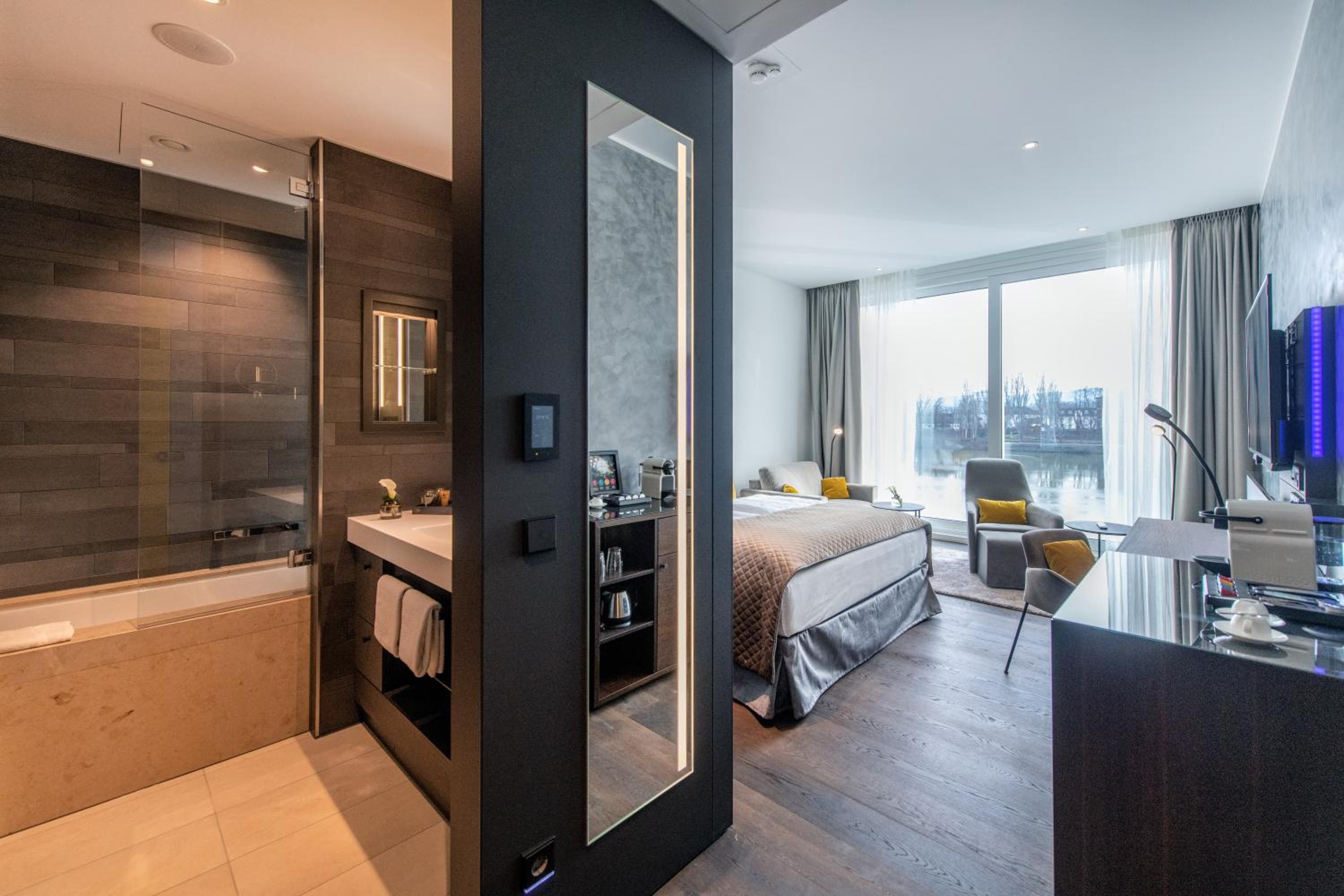 Doppelzimmer mit Flussblick