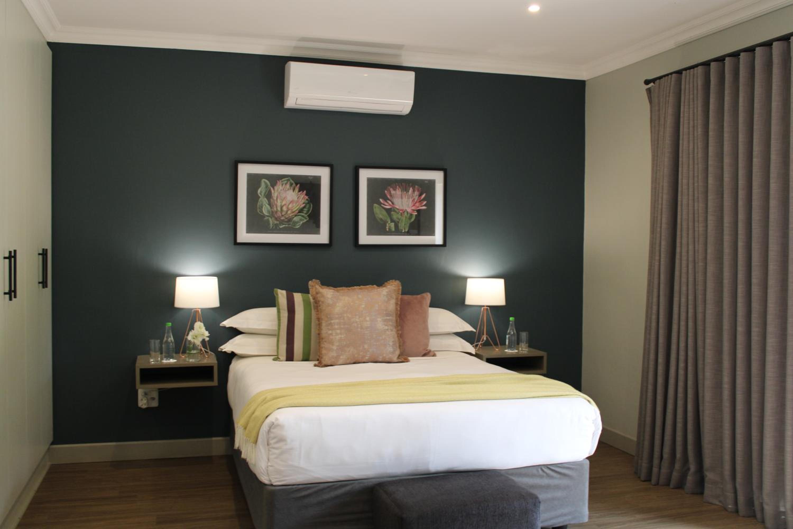 Queen Room with Garden View