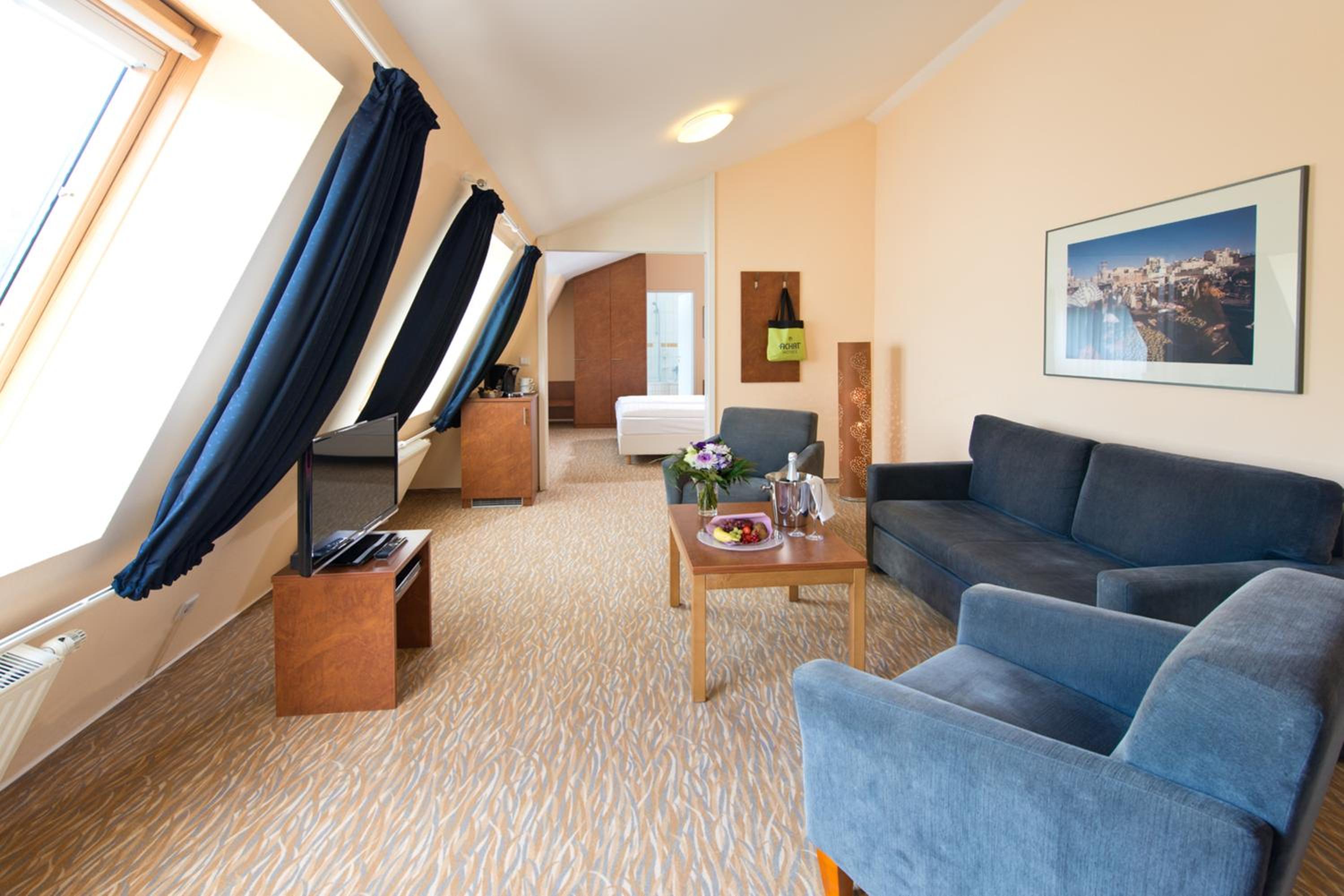 Suite - Photo 2