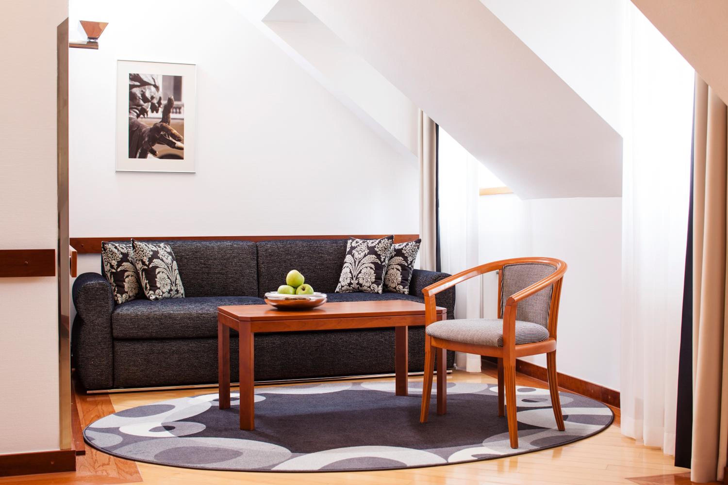 Studio Apartment - Photo 2