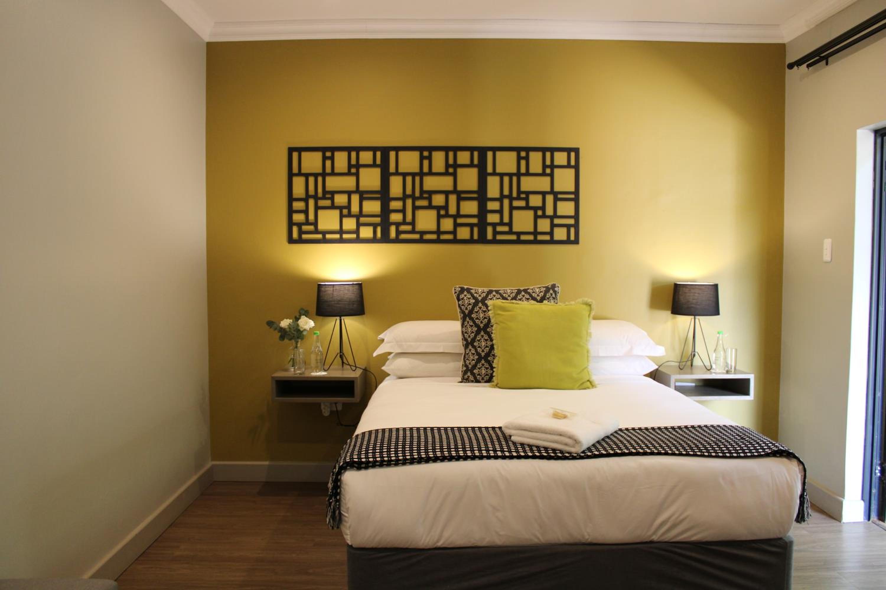 Queen Room with Garden View
