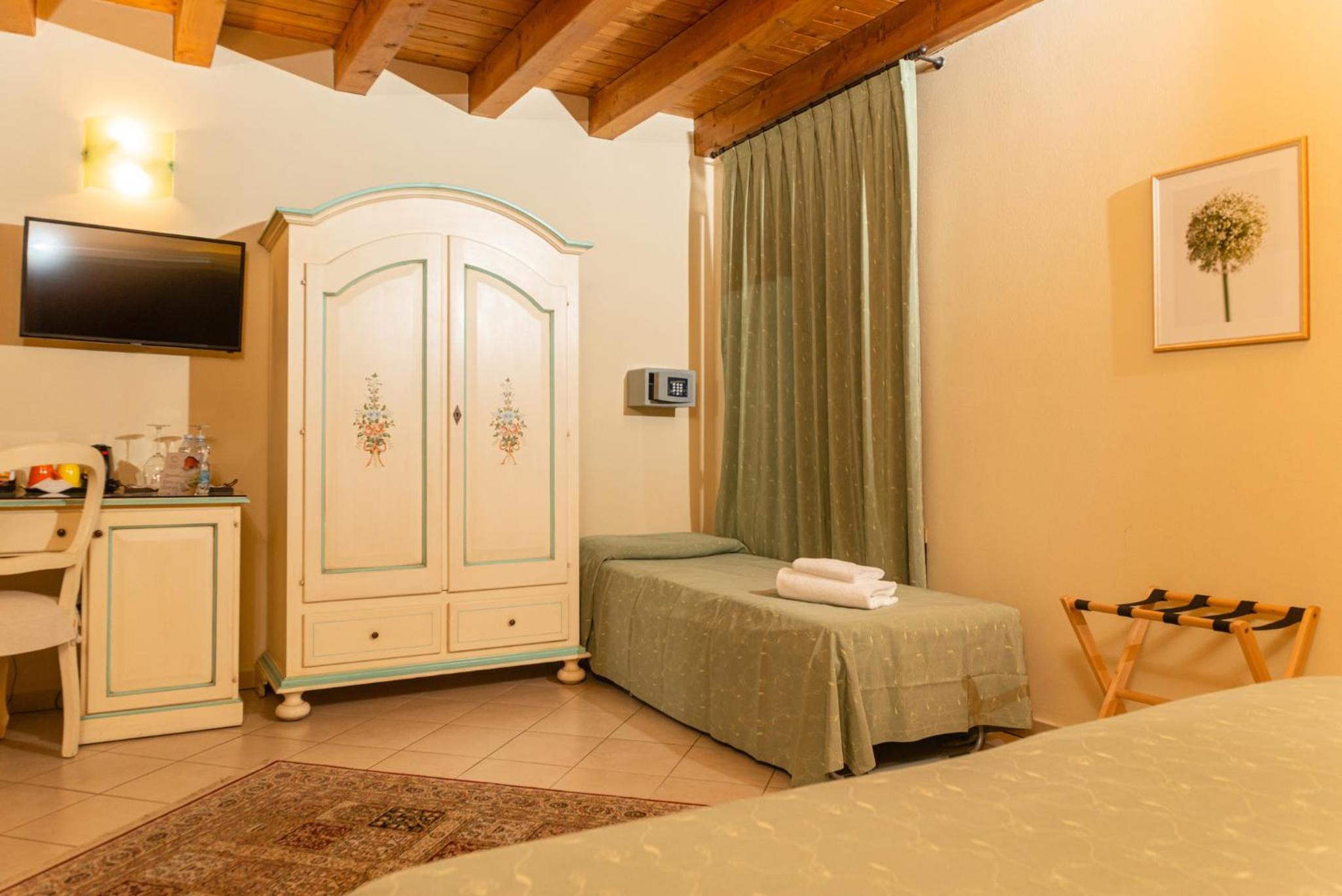 Double Room with Extra Bed photo 1