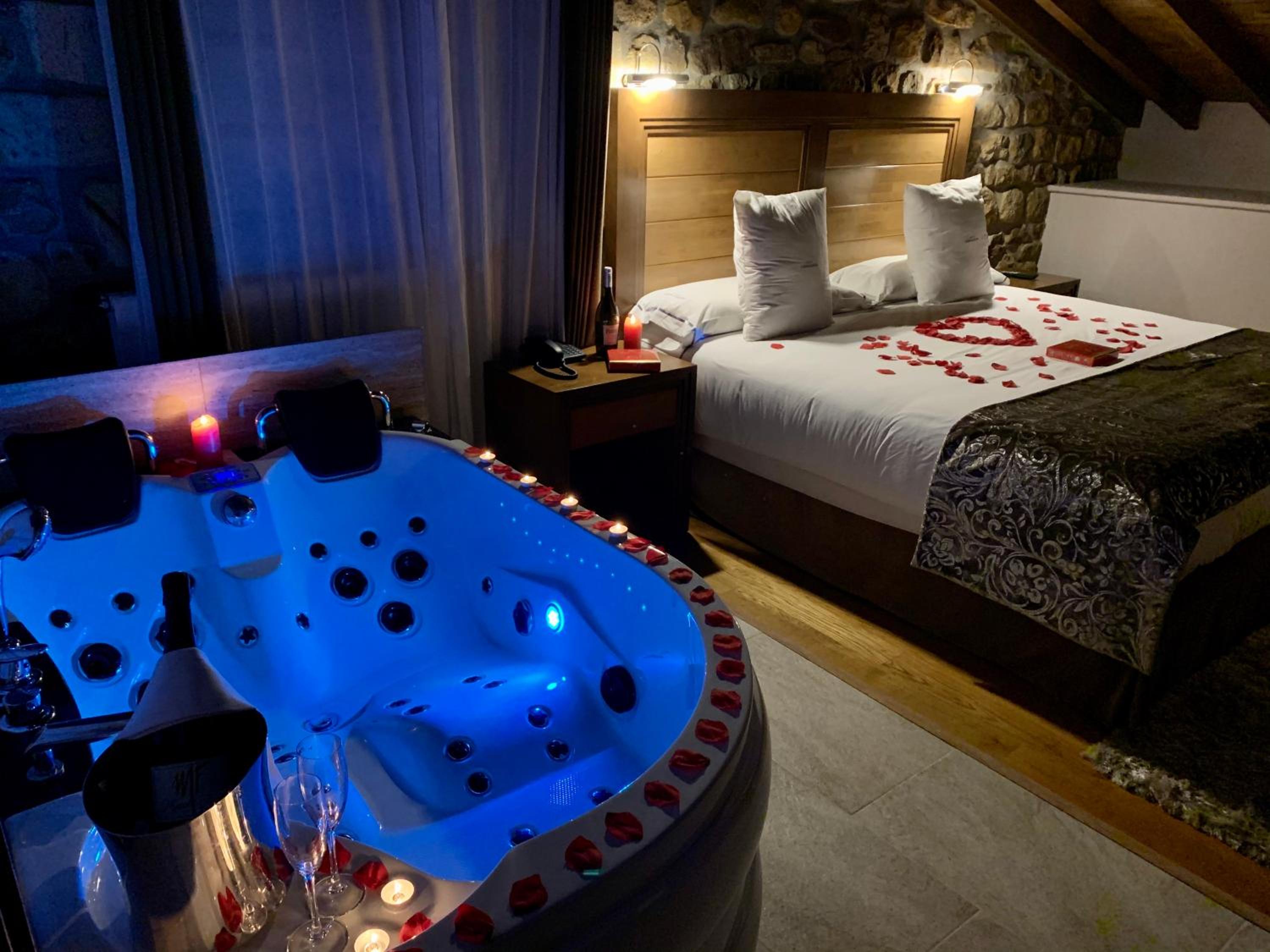 Suite with Spa Bath photo 2