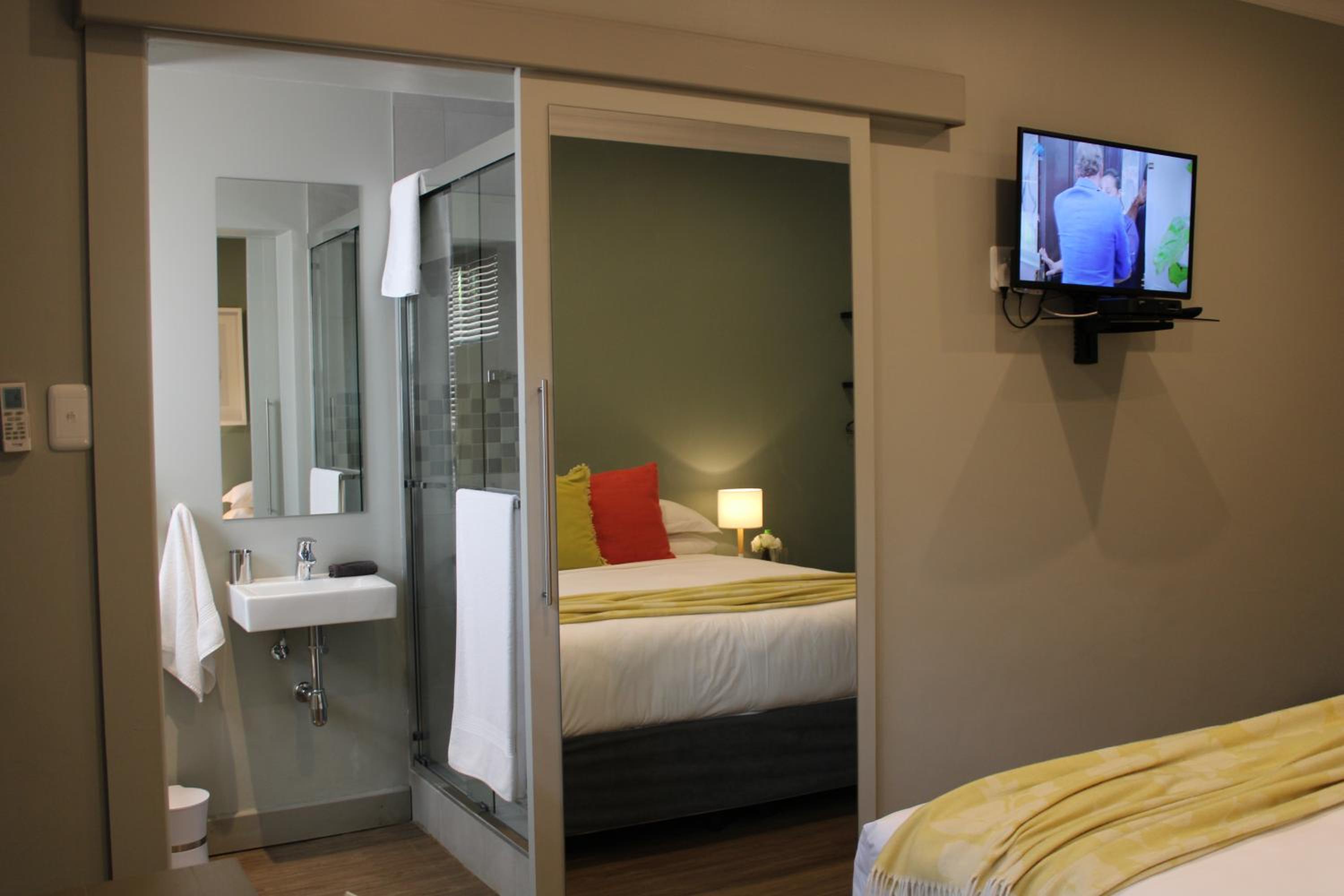 Standard Twin Room - Photo 5