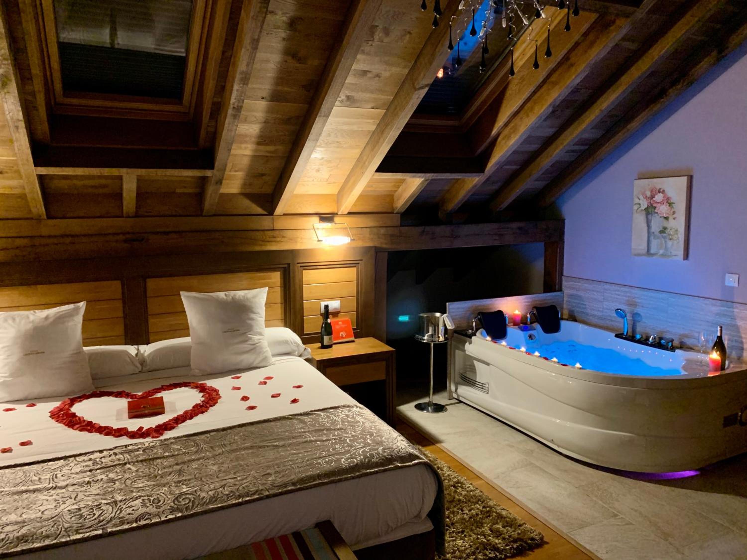 Suite with Spa Bath photo 3