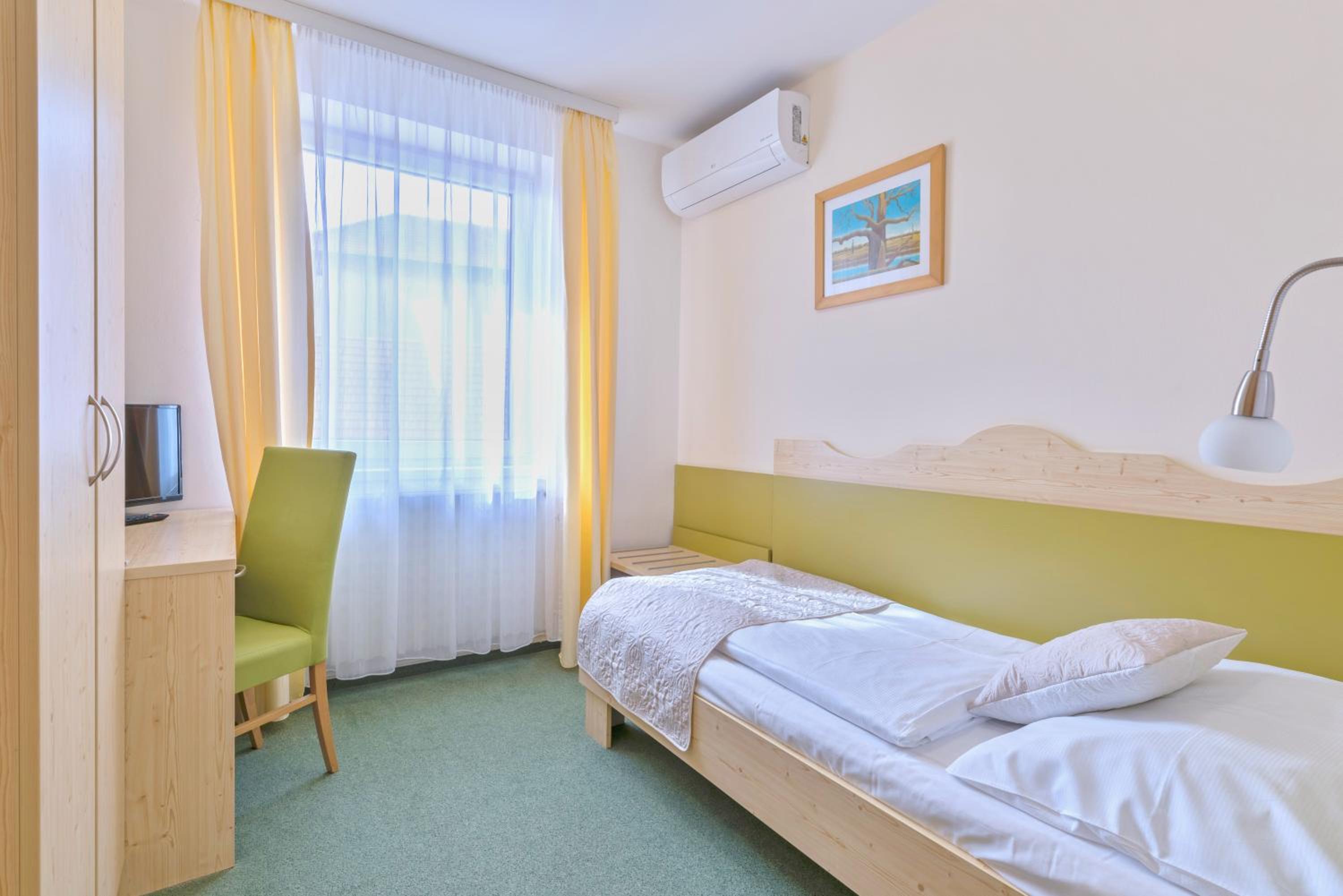 Single Room photo 2