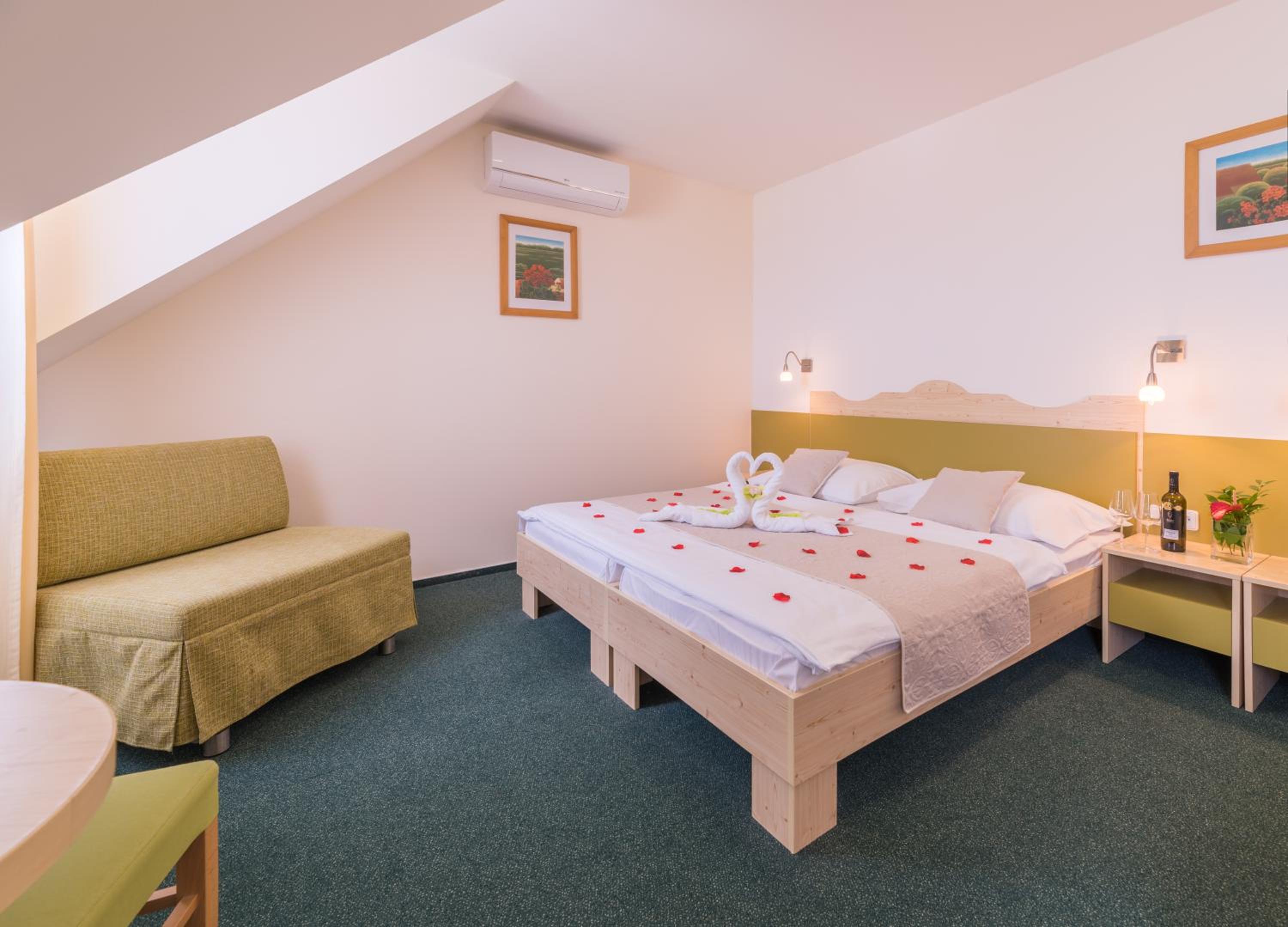 Double Room - Photo 13
