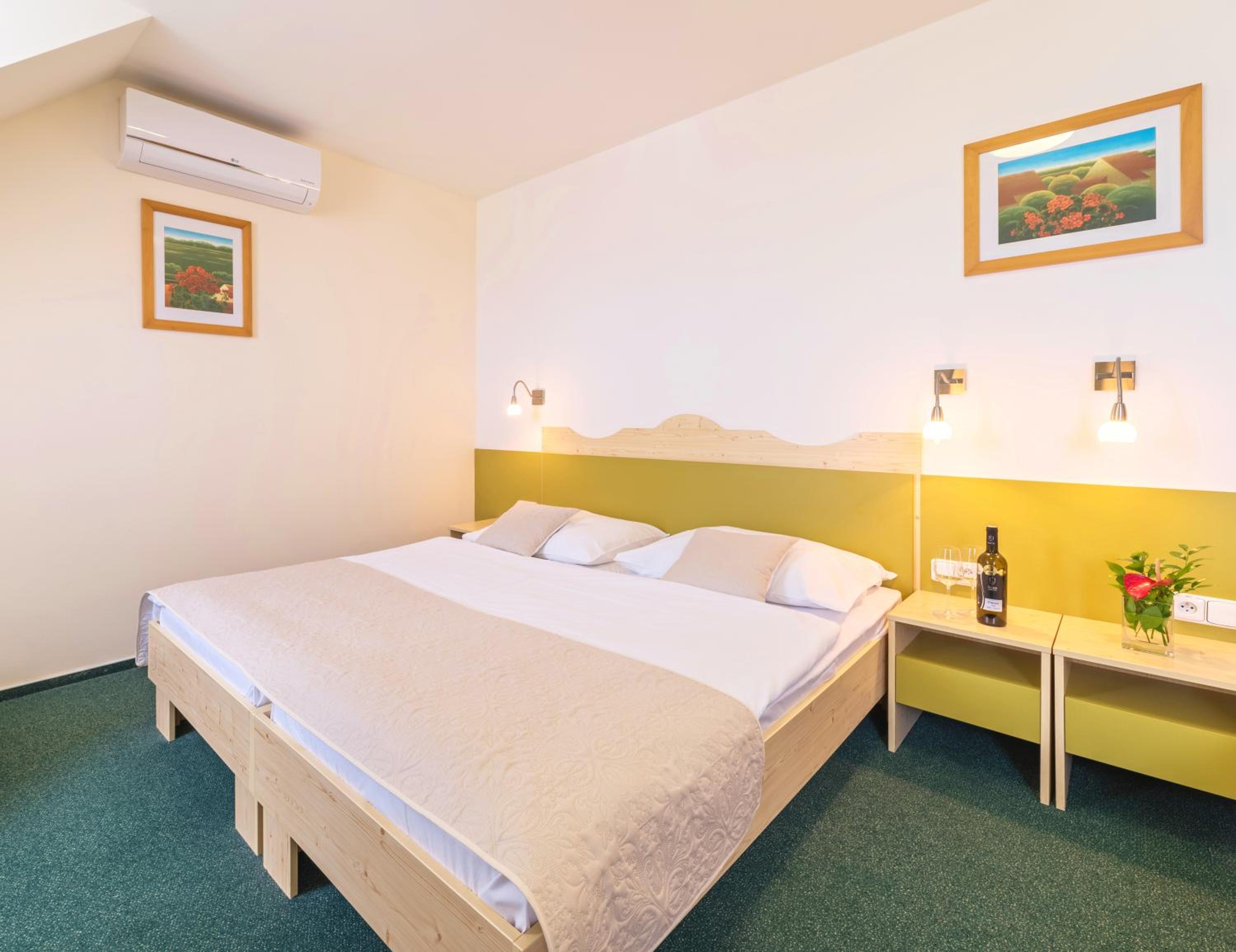 Double Room - Photo 12
