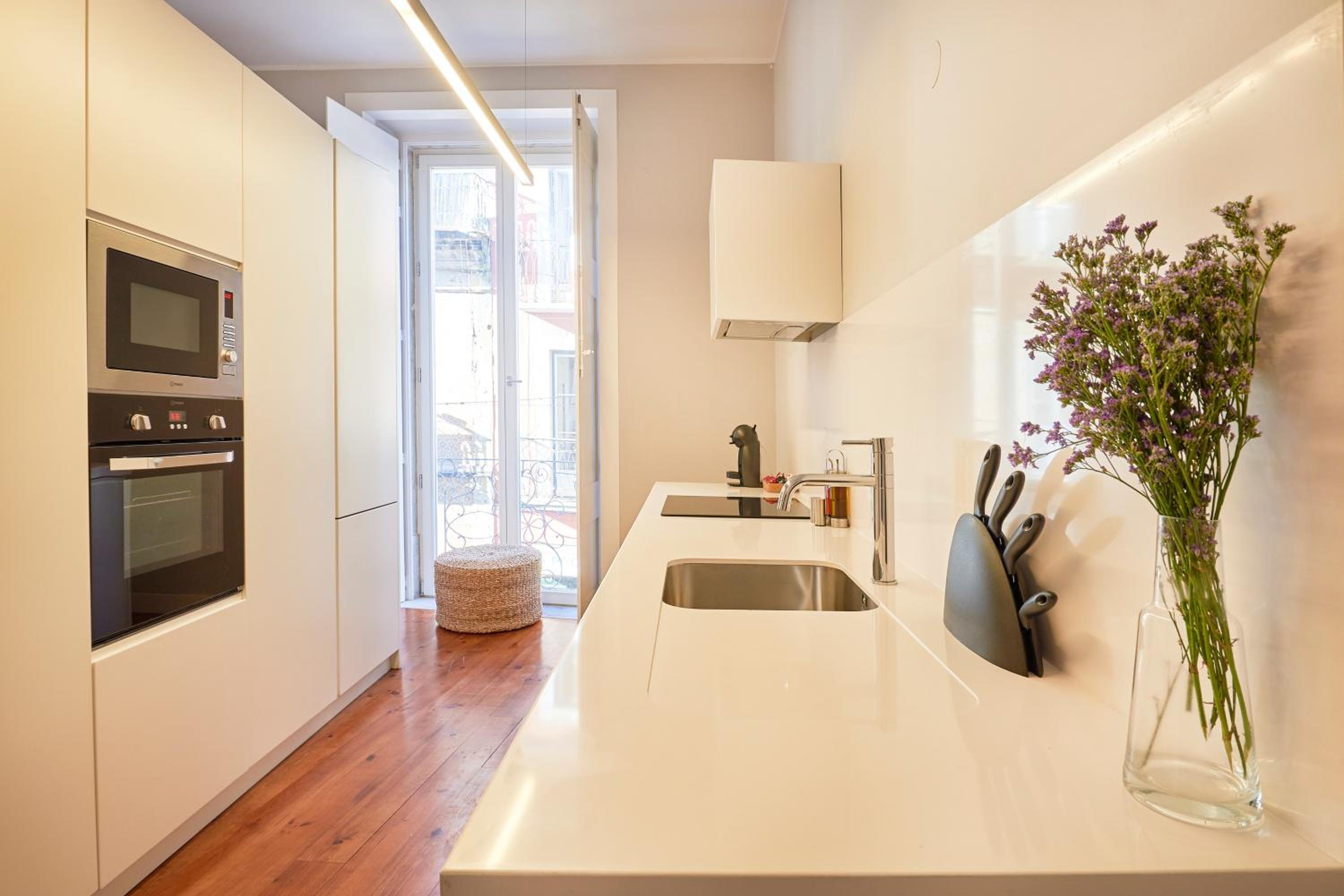 Deluxe Two-Bedroom Apartment thumbnail 6
