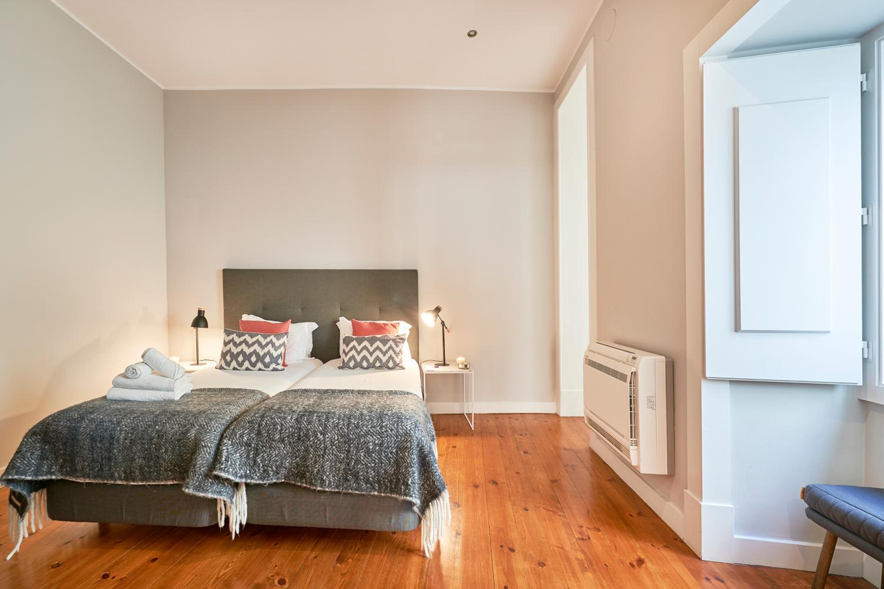 One-Bedroom Apartment thumbnail 6