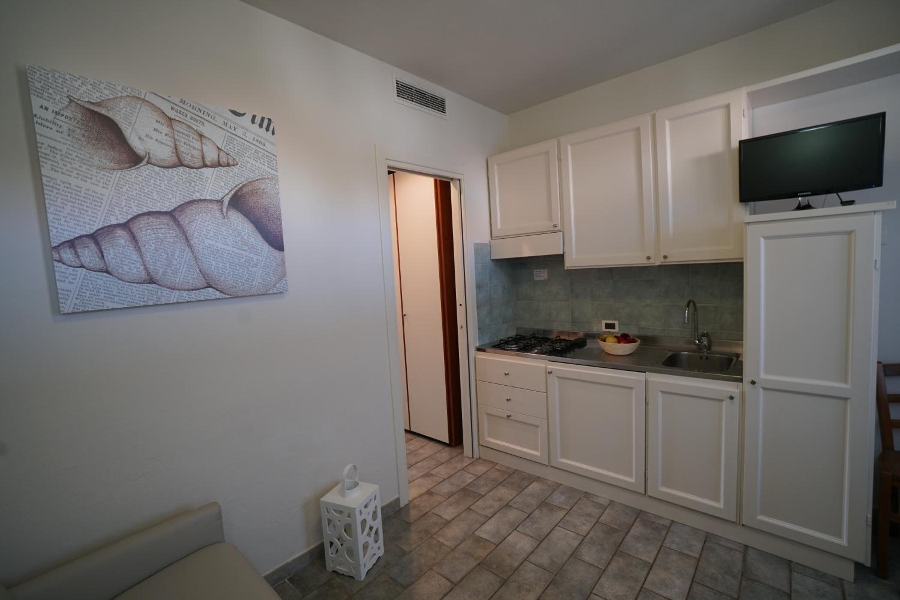 One-Bedroom Apartment photo 2