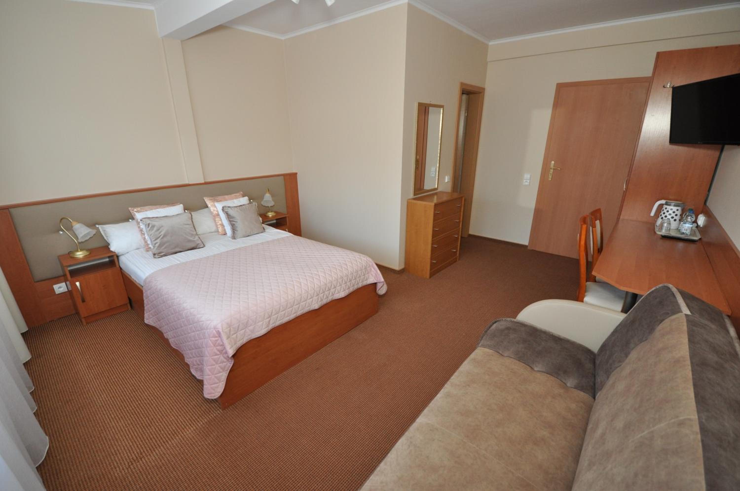 Quadruple Room - Photo 1