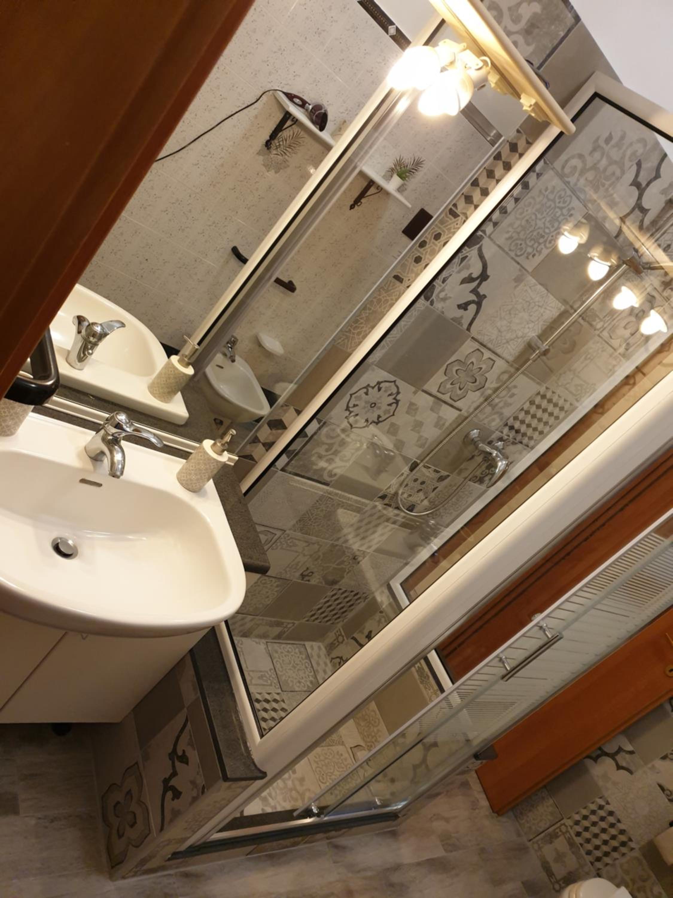 Deluxe Double Room (2 Adults + 1 Child) - Photo 2