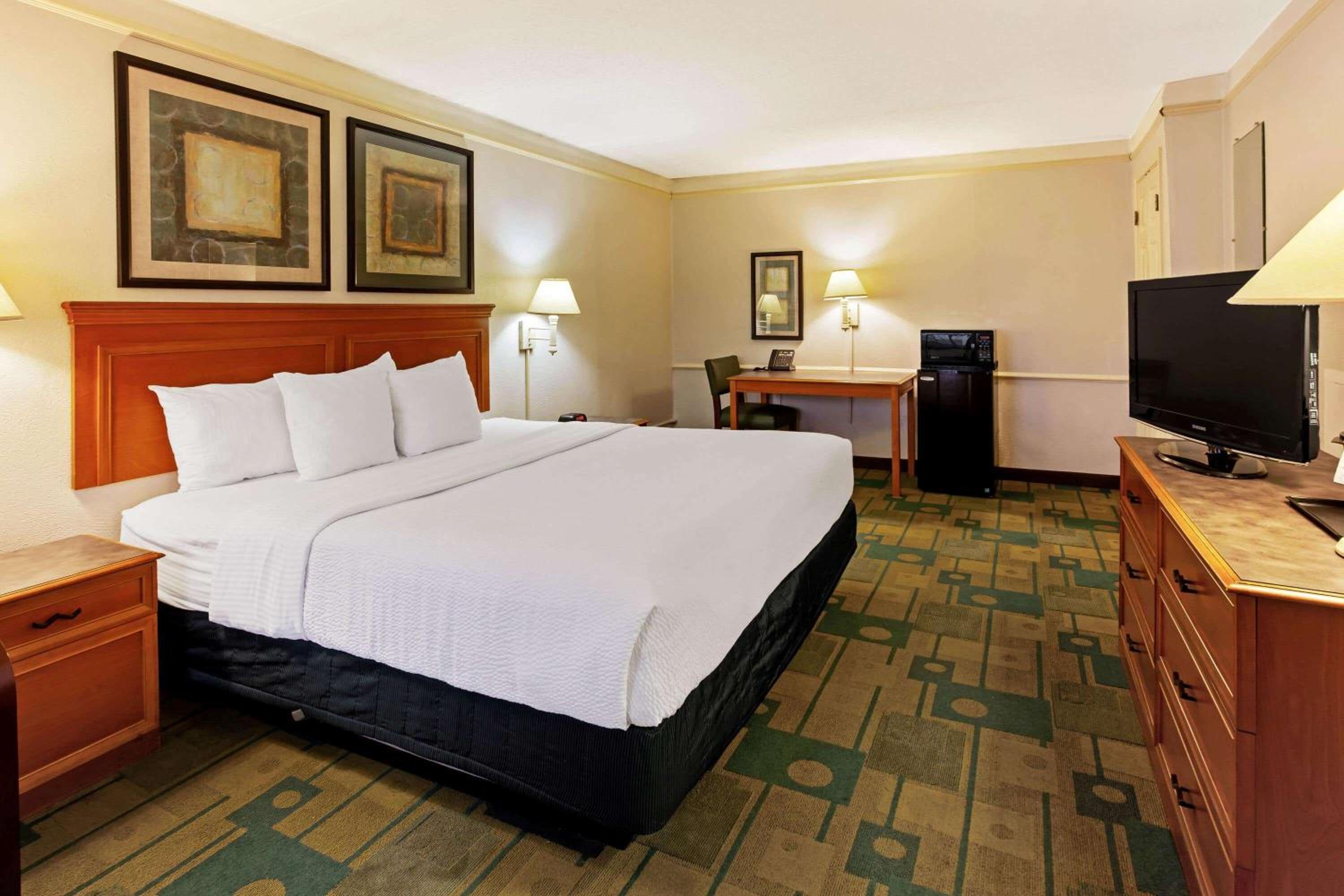 Deluxe King Room photo 3