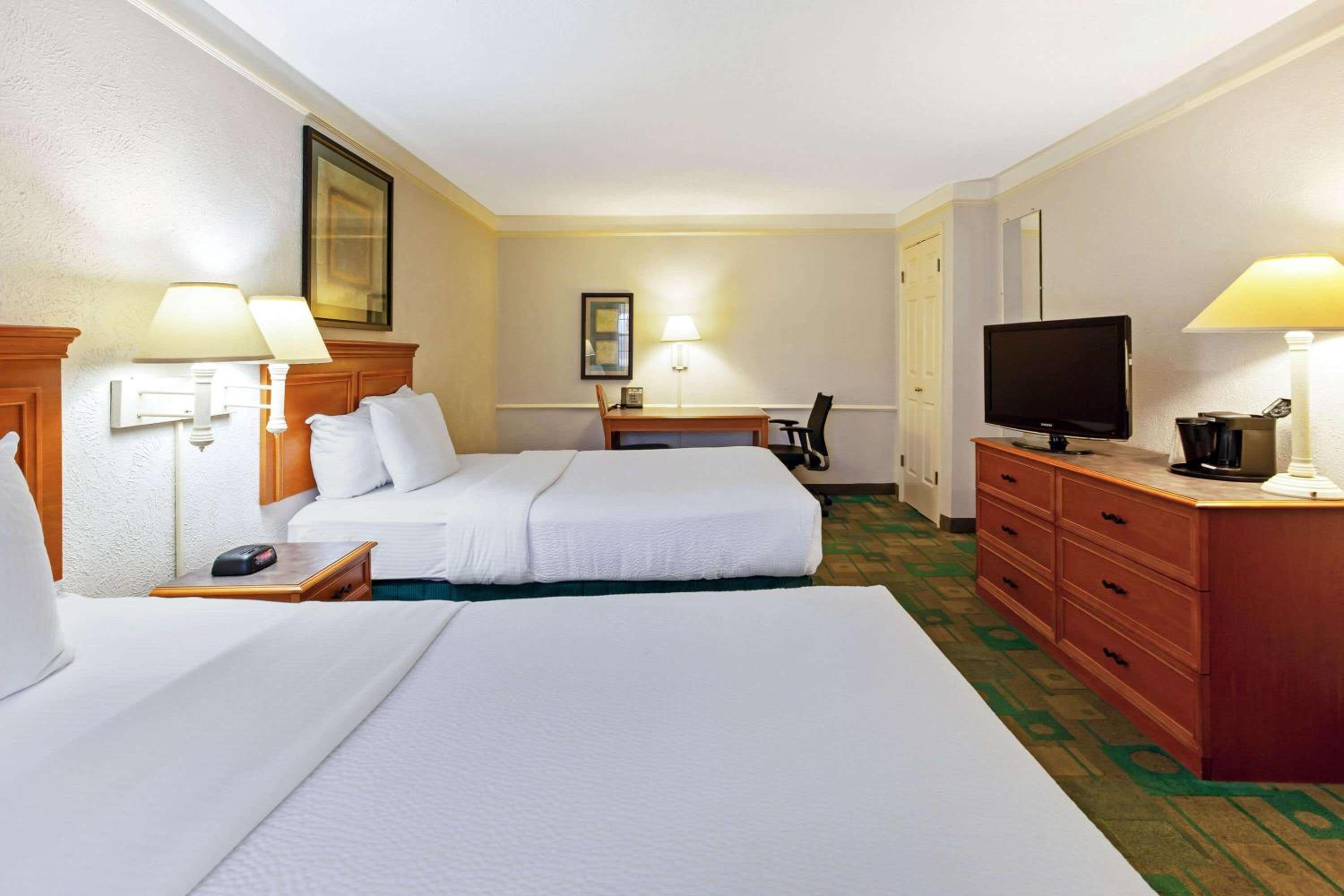 Deluxe Double Room With Two Double Beds photo 3