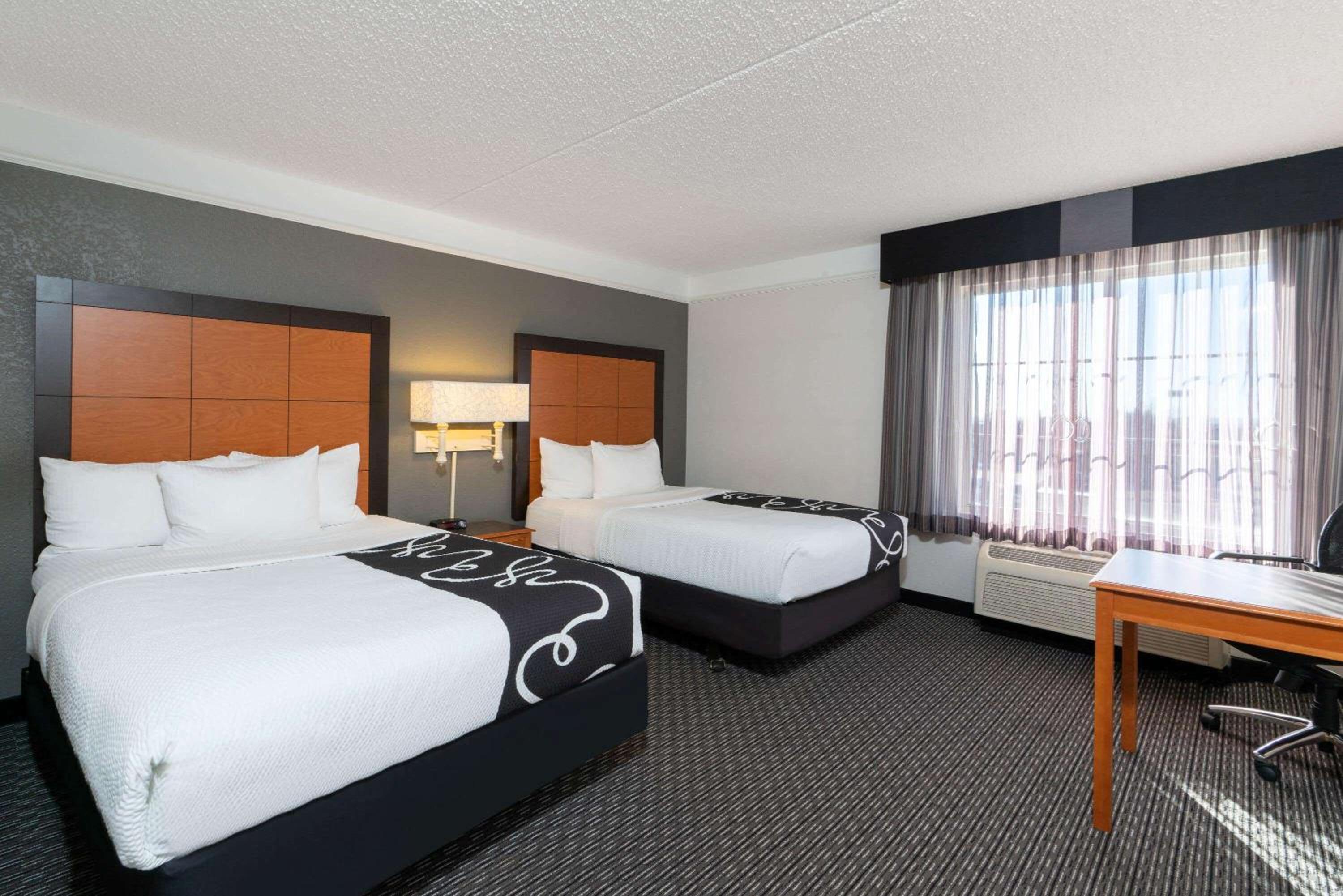 Deluxe Double Room with Two Double Beds - Non-Smoking - Photo 3