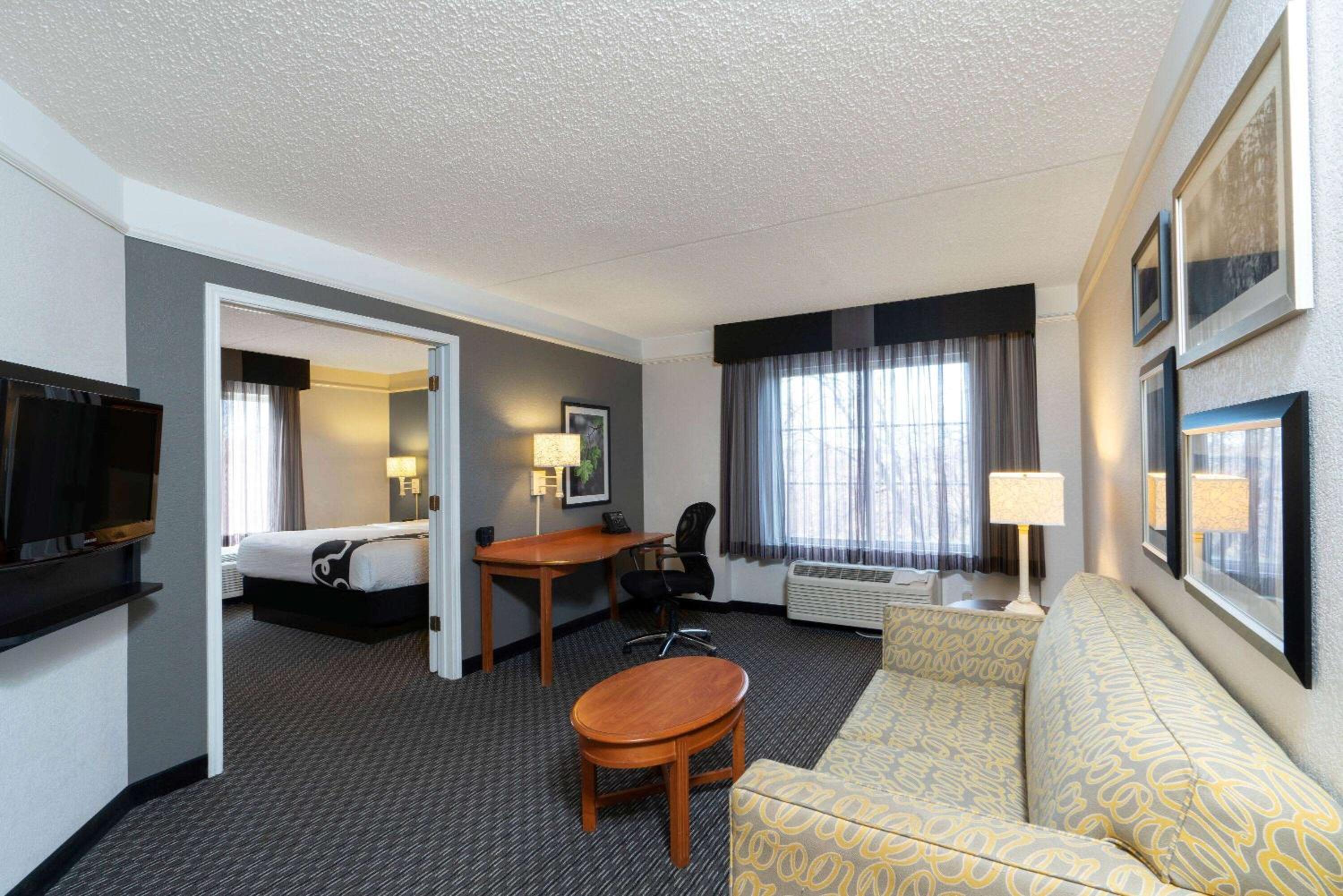 King Suite - Non-Smoking - Photo 1