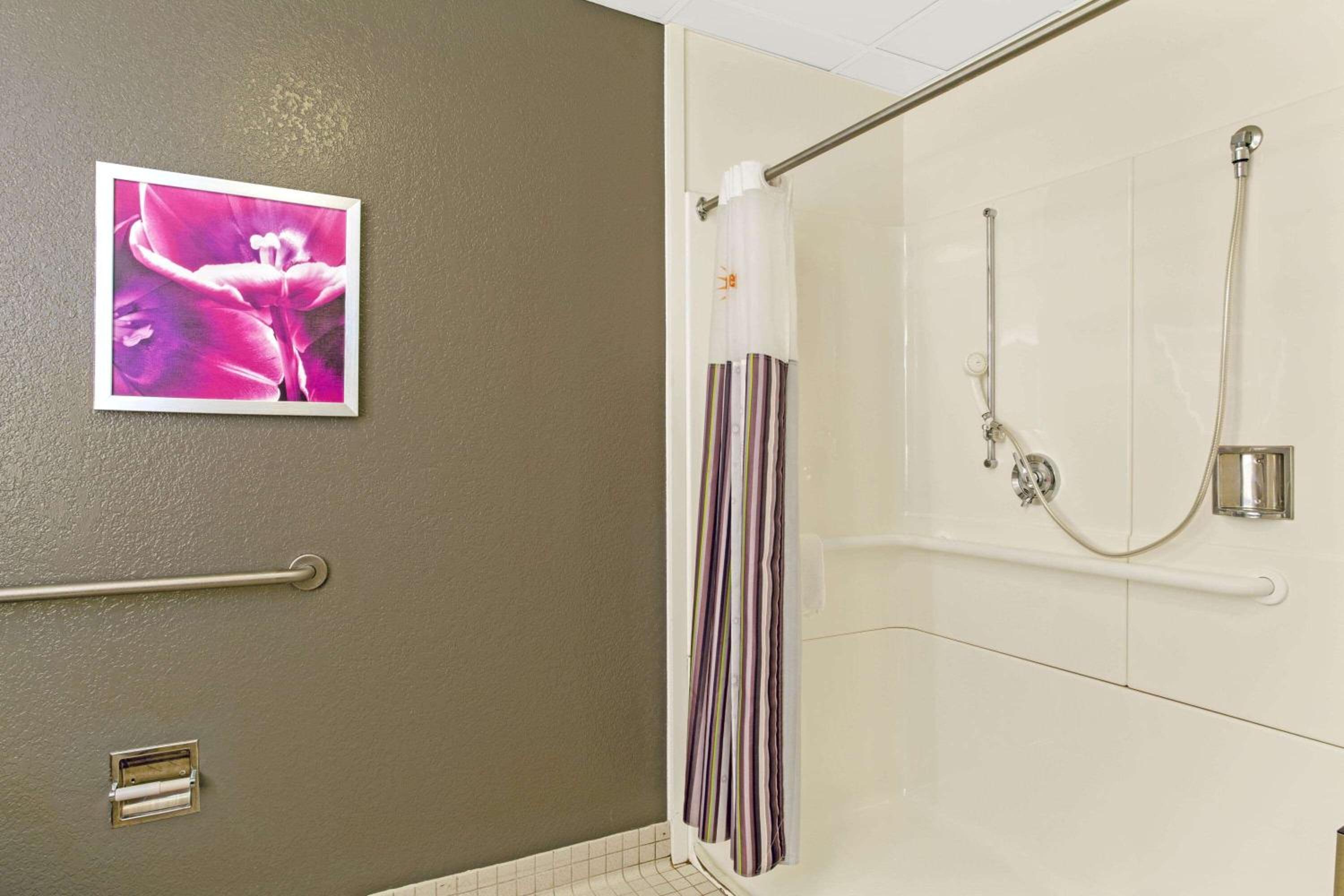 King Room - Mobility Access/Non-Smoking - Photo 5