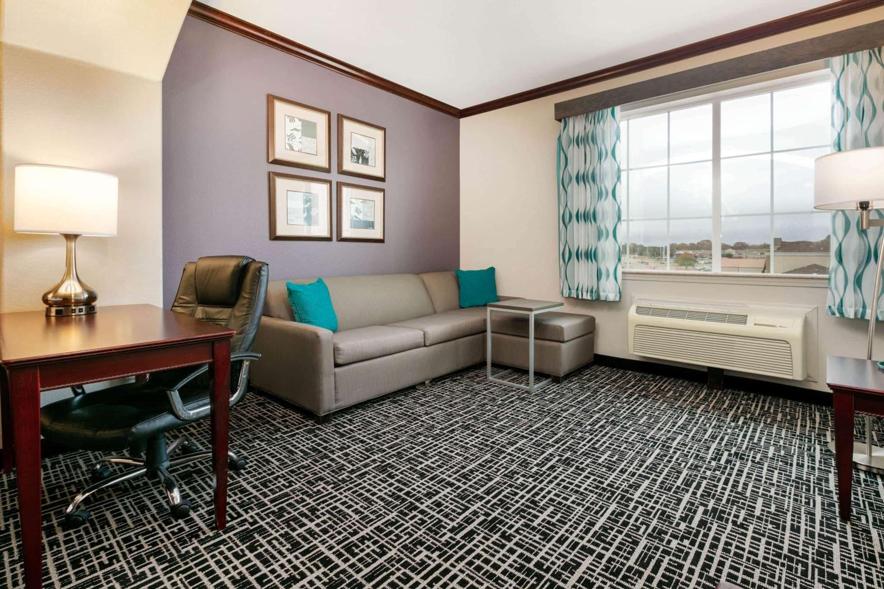 Deluxe Executive King Room - Non-Smoking - Photo 4