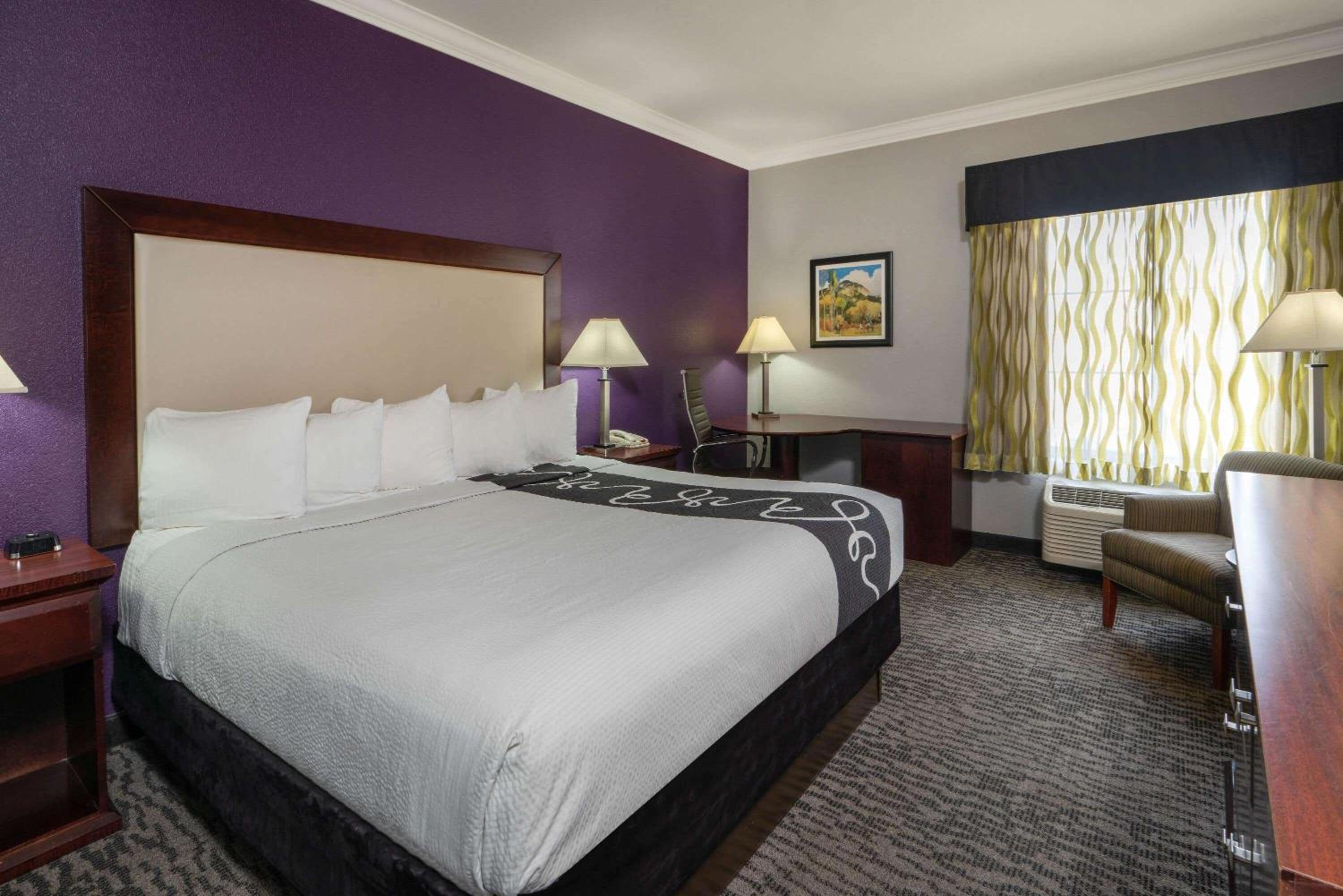 King Room - Non-Smoking - Photo 1