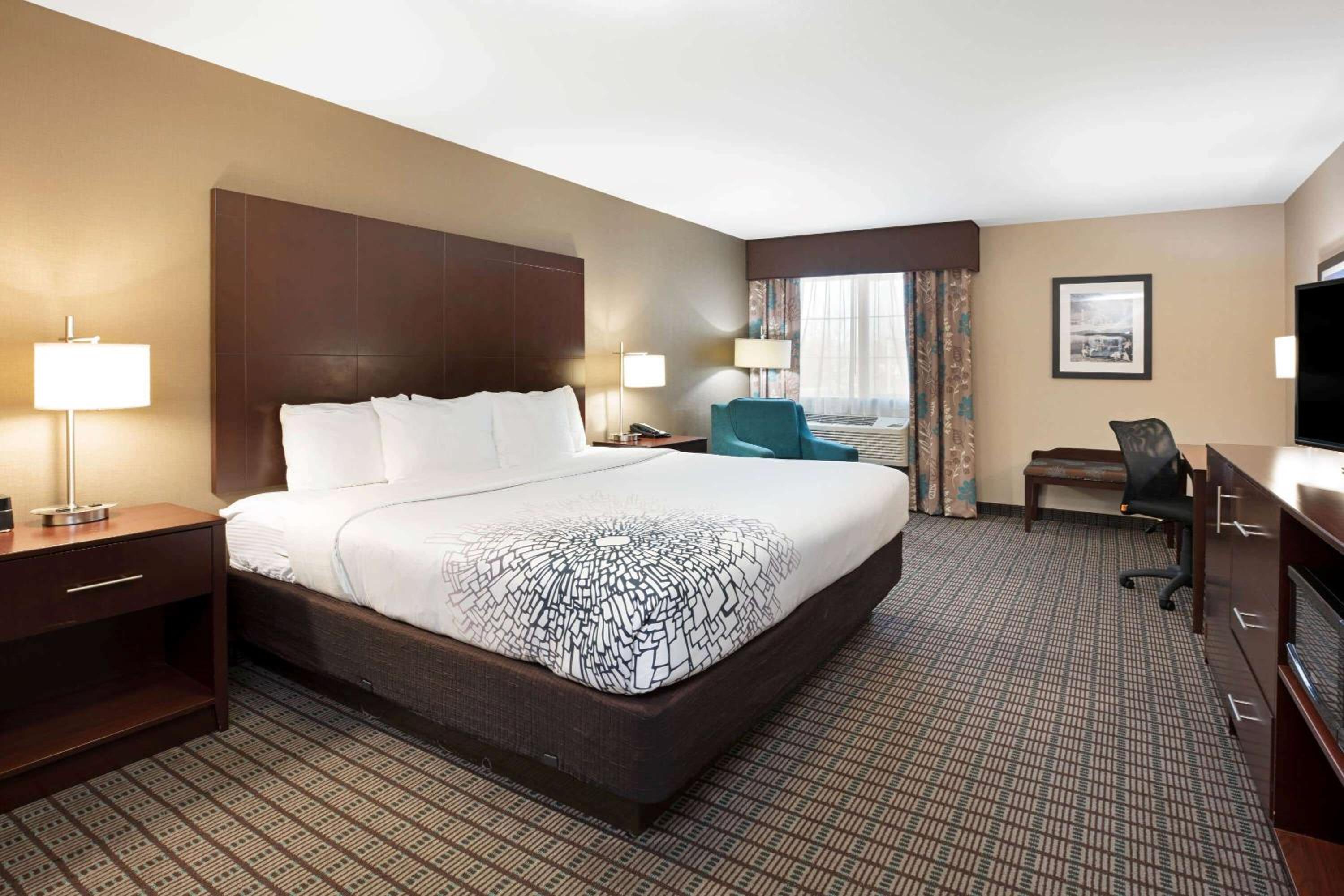 Standard King Room photo 2