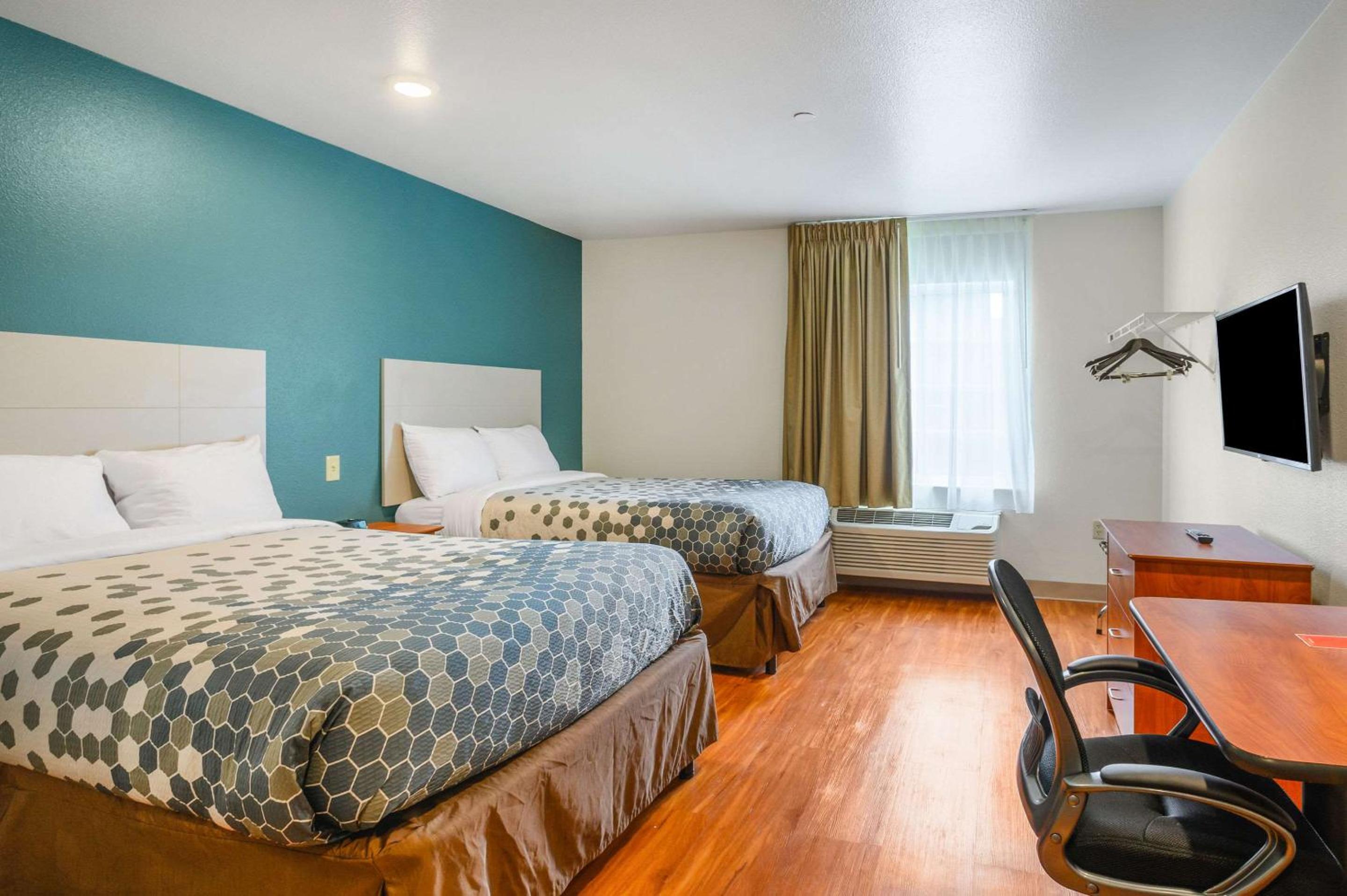 Double Room with Two Double Beds - Accessible/Non-Smoking photo 1