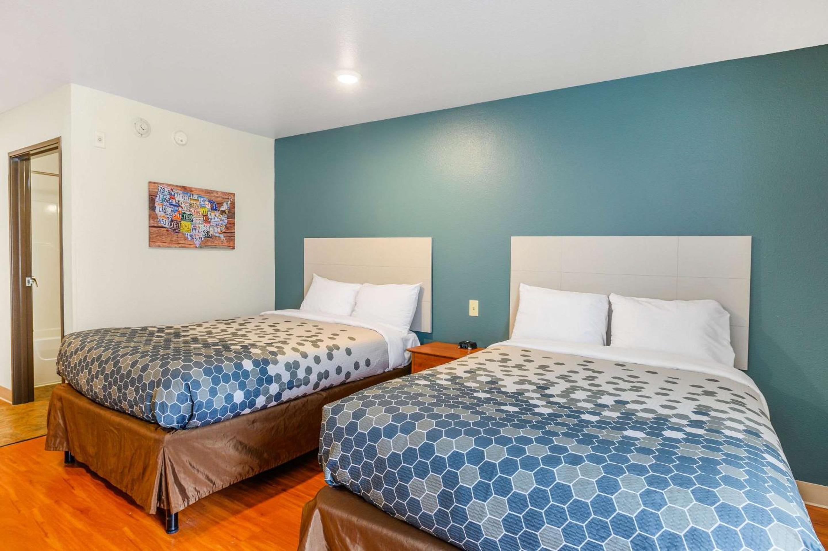 Double Room with Two Double Beds - Accessible/Non-Smoking photo 2