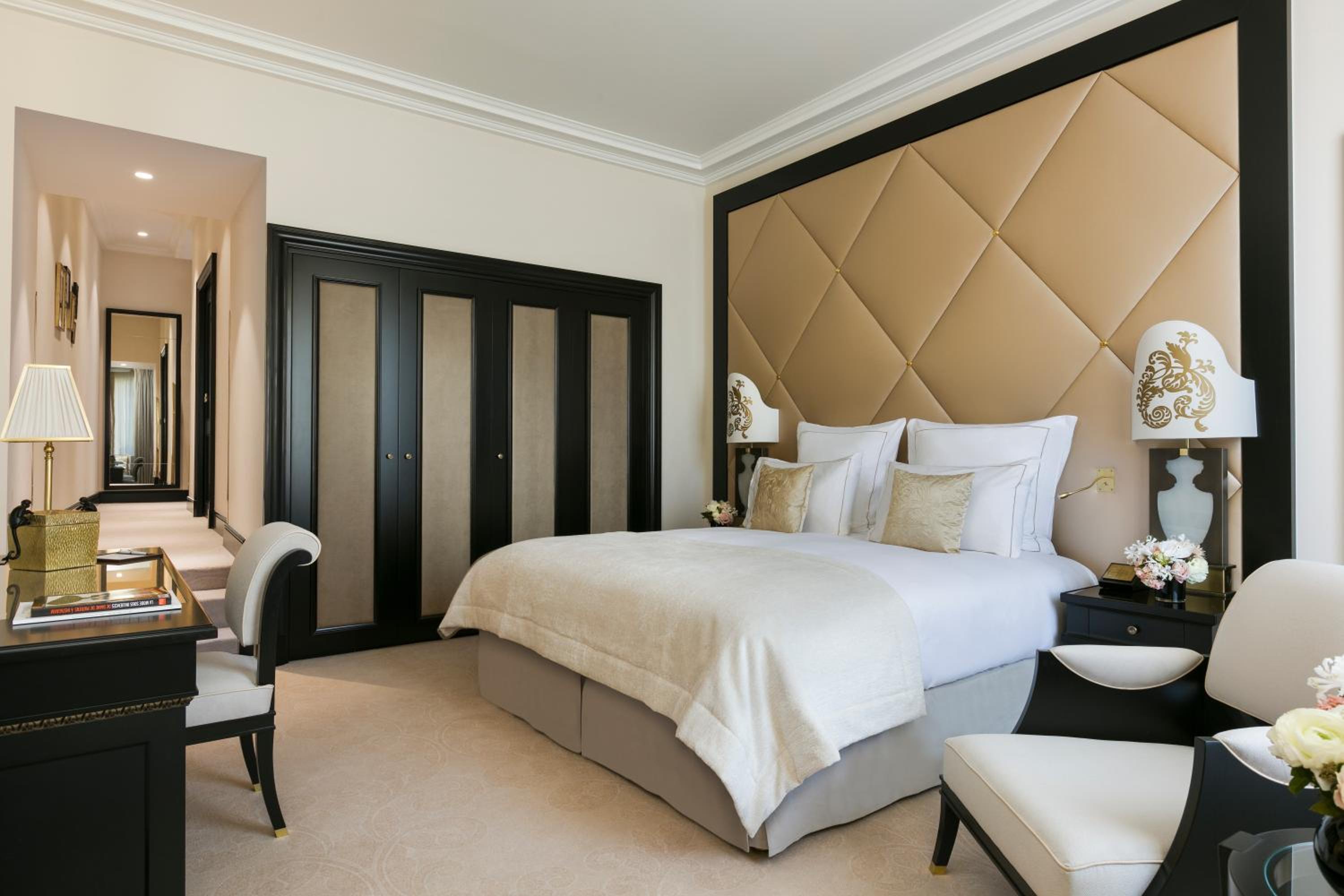 Prestige Champs-Elysées Suite