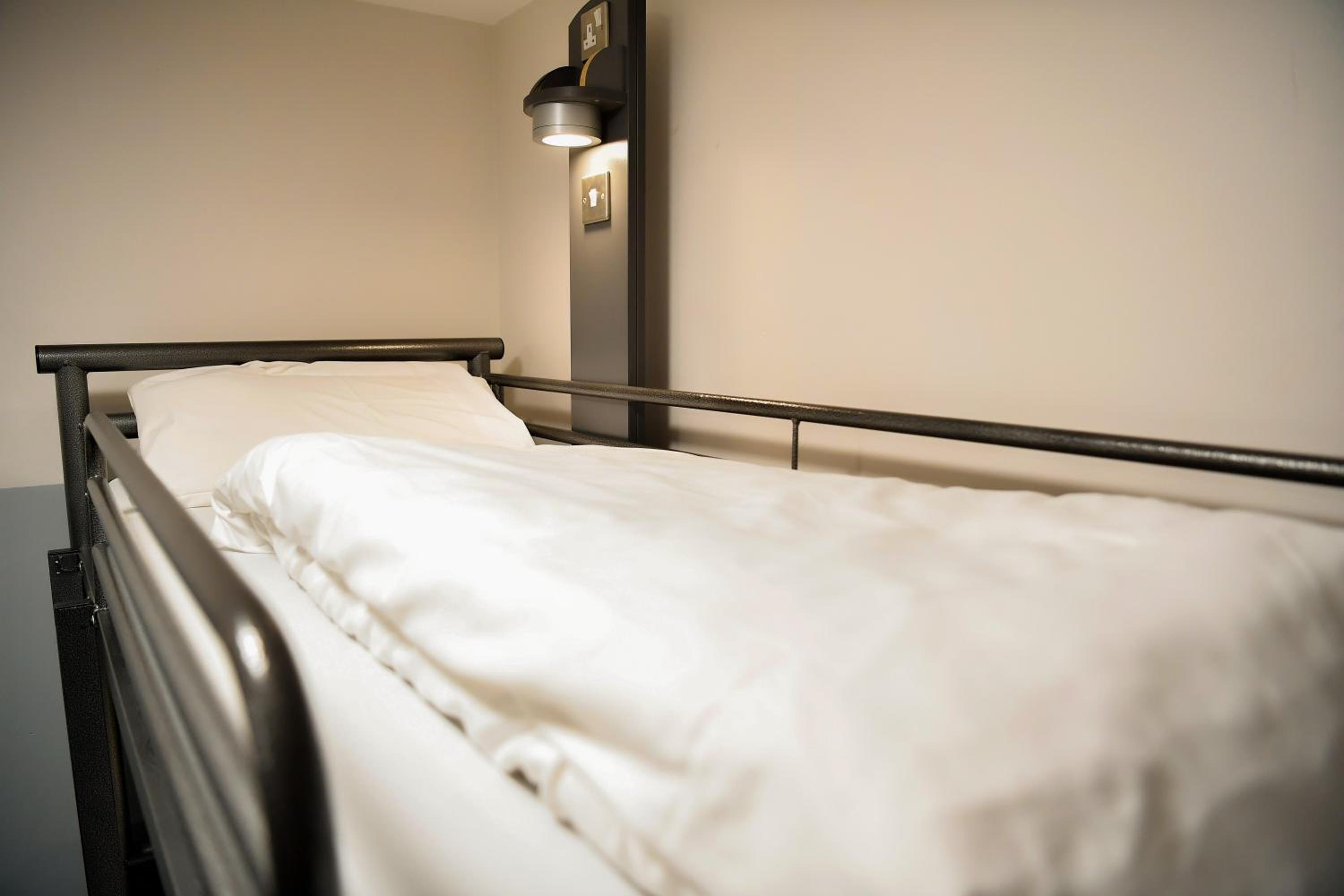 Bed In 6-Bed Mixed Shared Room photo 1