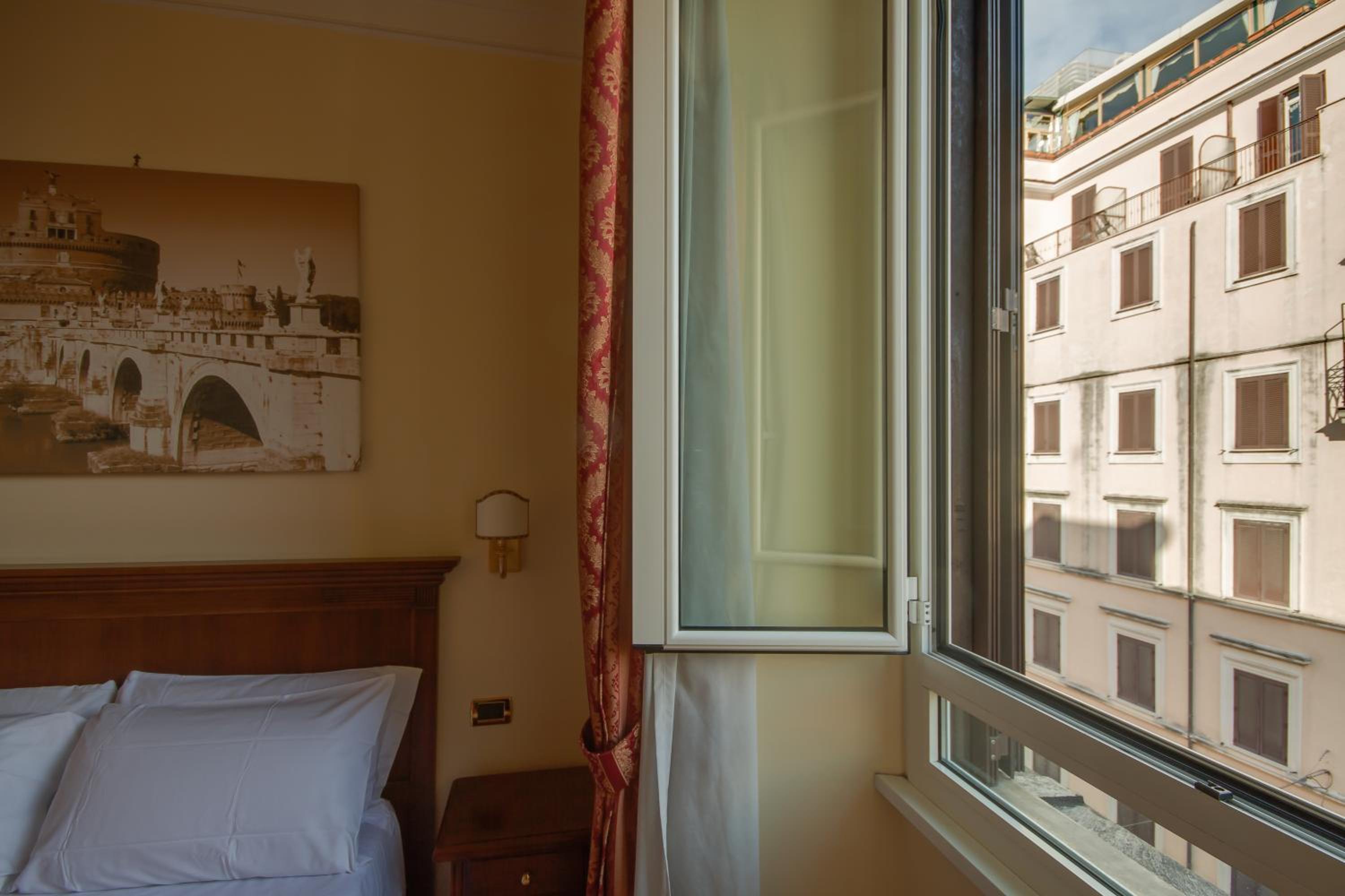 Double or Twin Room thumbnail 5