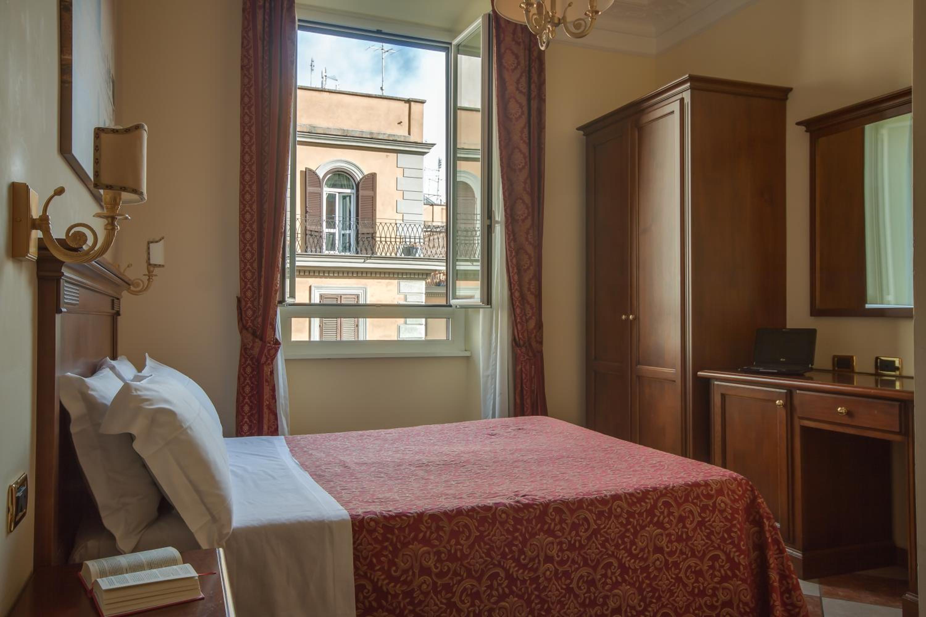 Double or Twin Room thumbnail 6