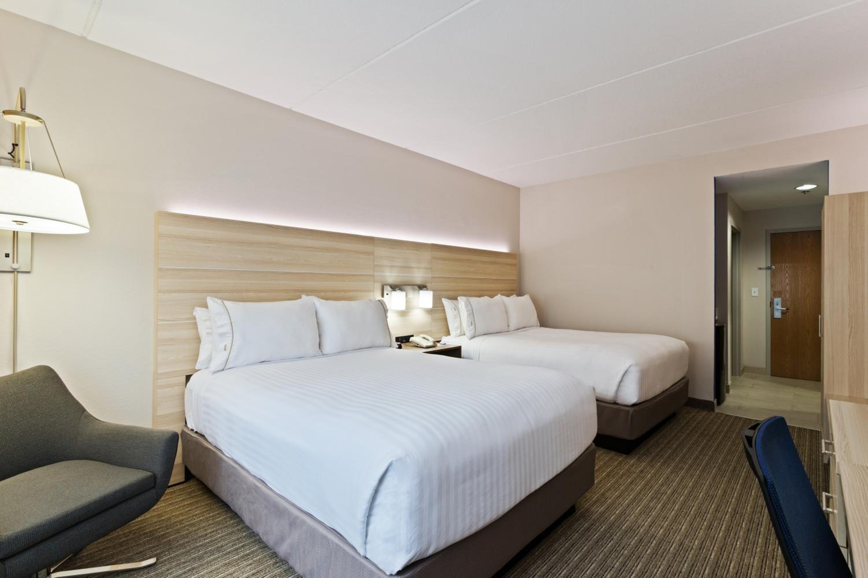 Room with Two Beds - Hearing Accessible - Non-Smoking - Photo 2