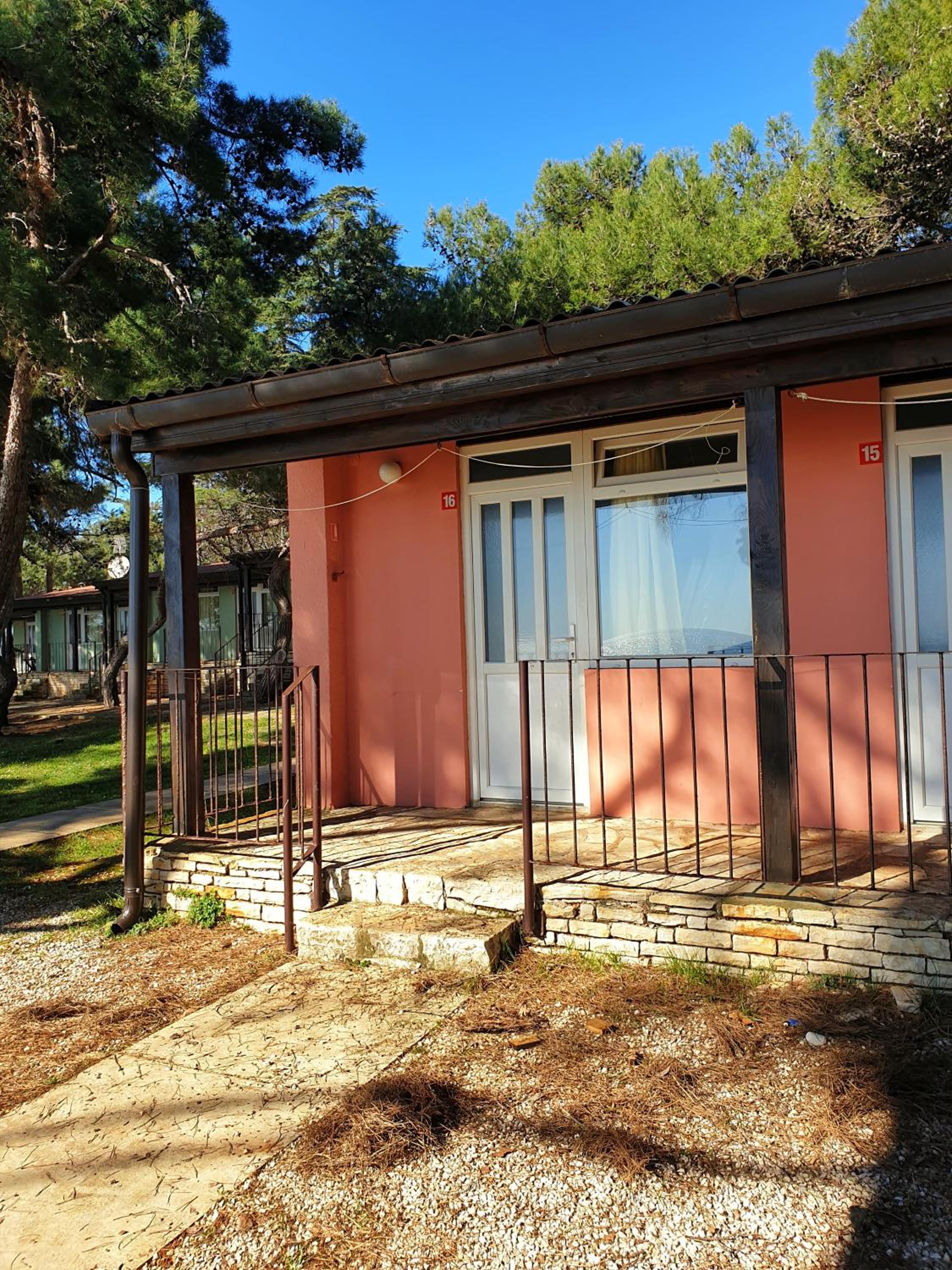 Bungalow - Water Front  - Photo 14