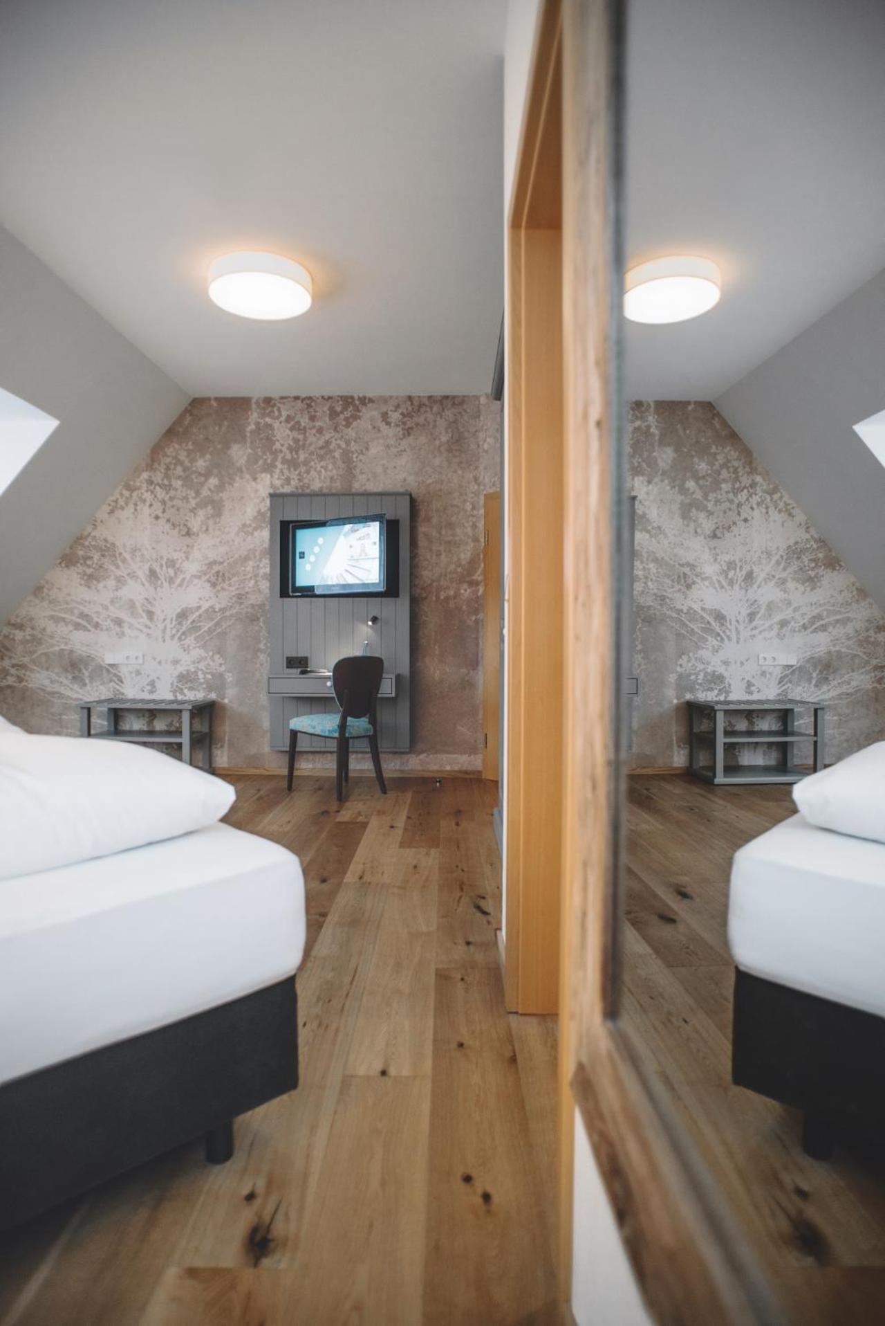 Double Room - Photo 8