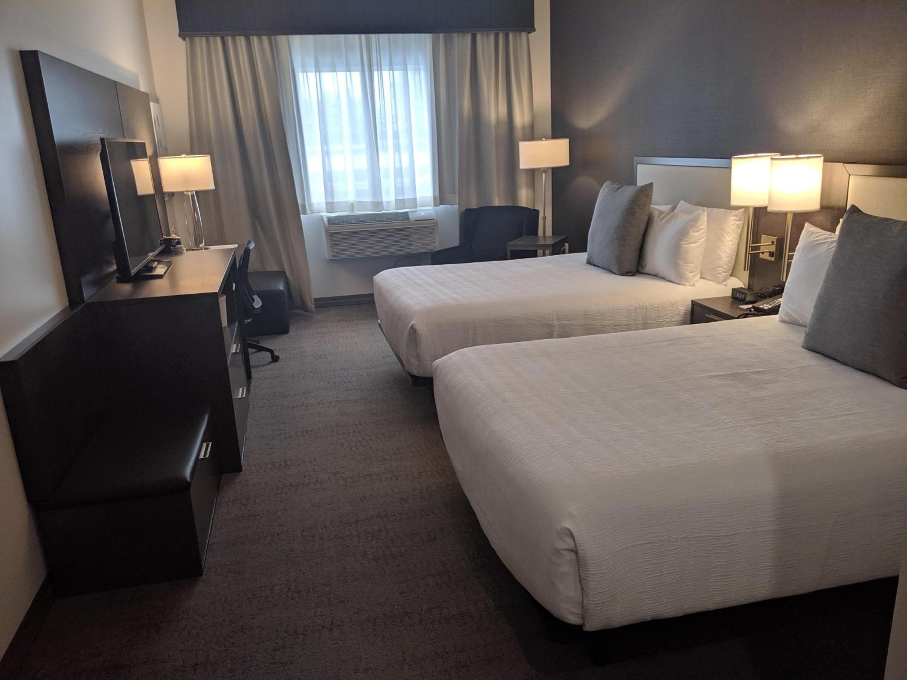Queen Room with Two Queen Beds - Photo 2