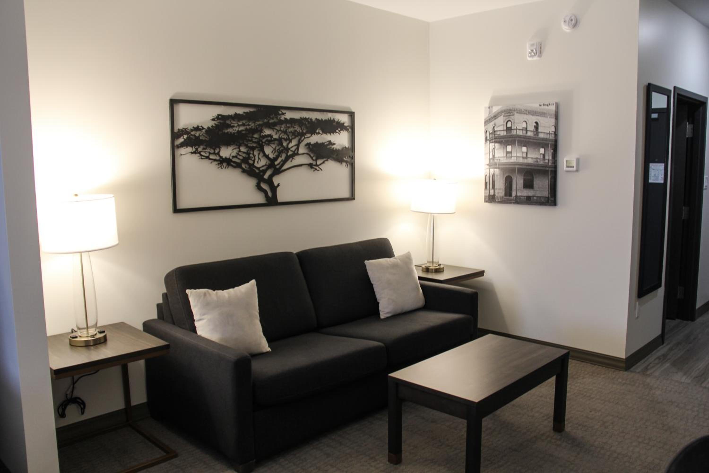 Queen Suite with Two Queen Beds with Sofa Bed - Photo 3