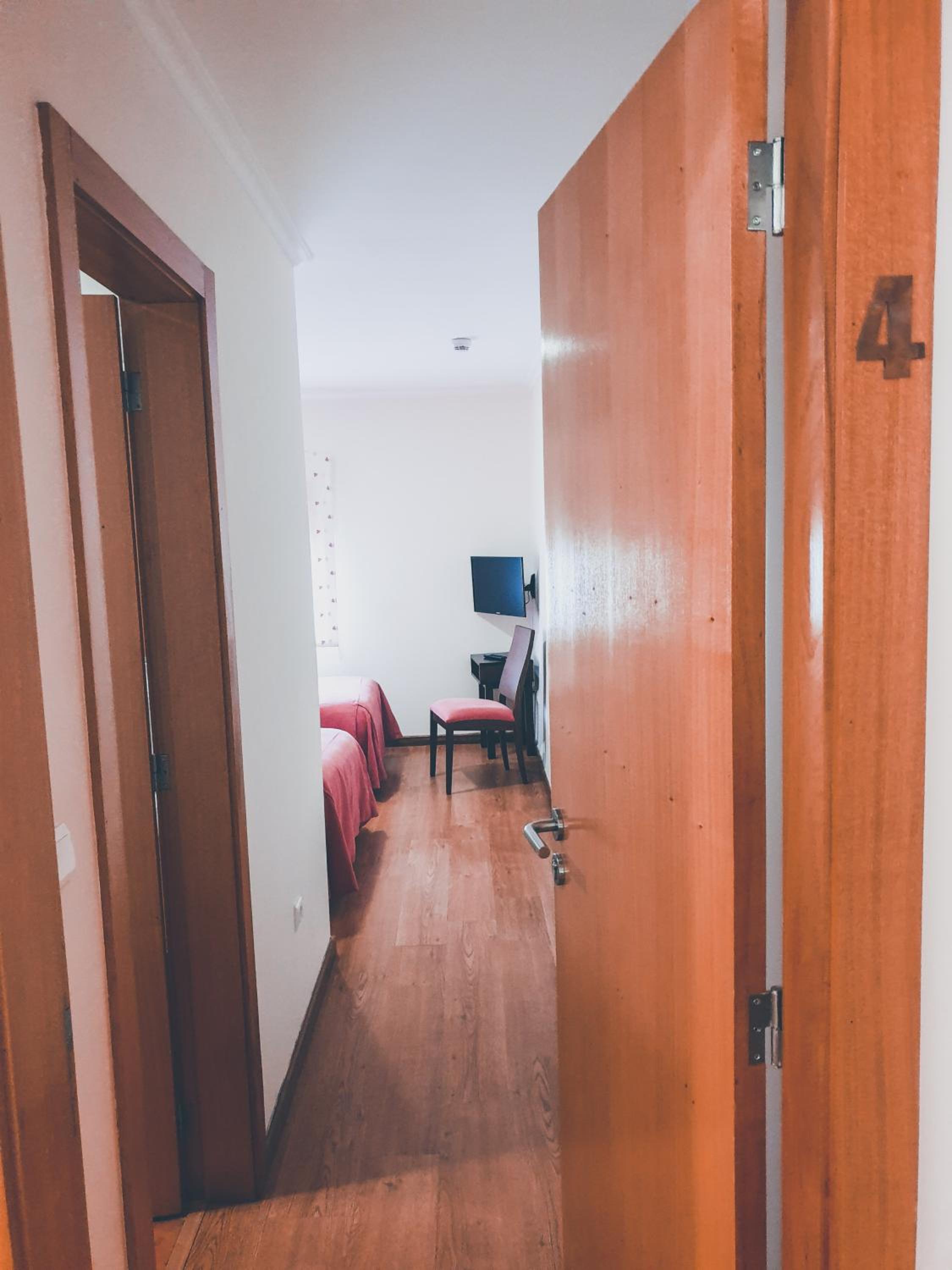Large Double Room - Photo 1