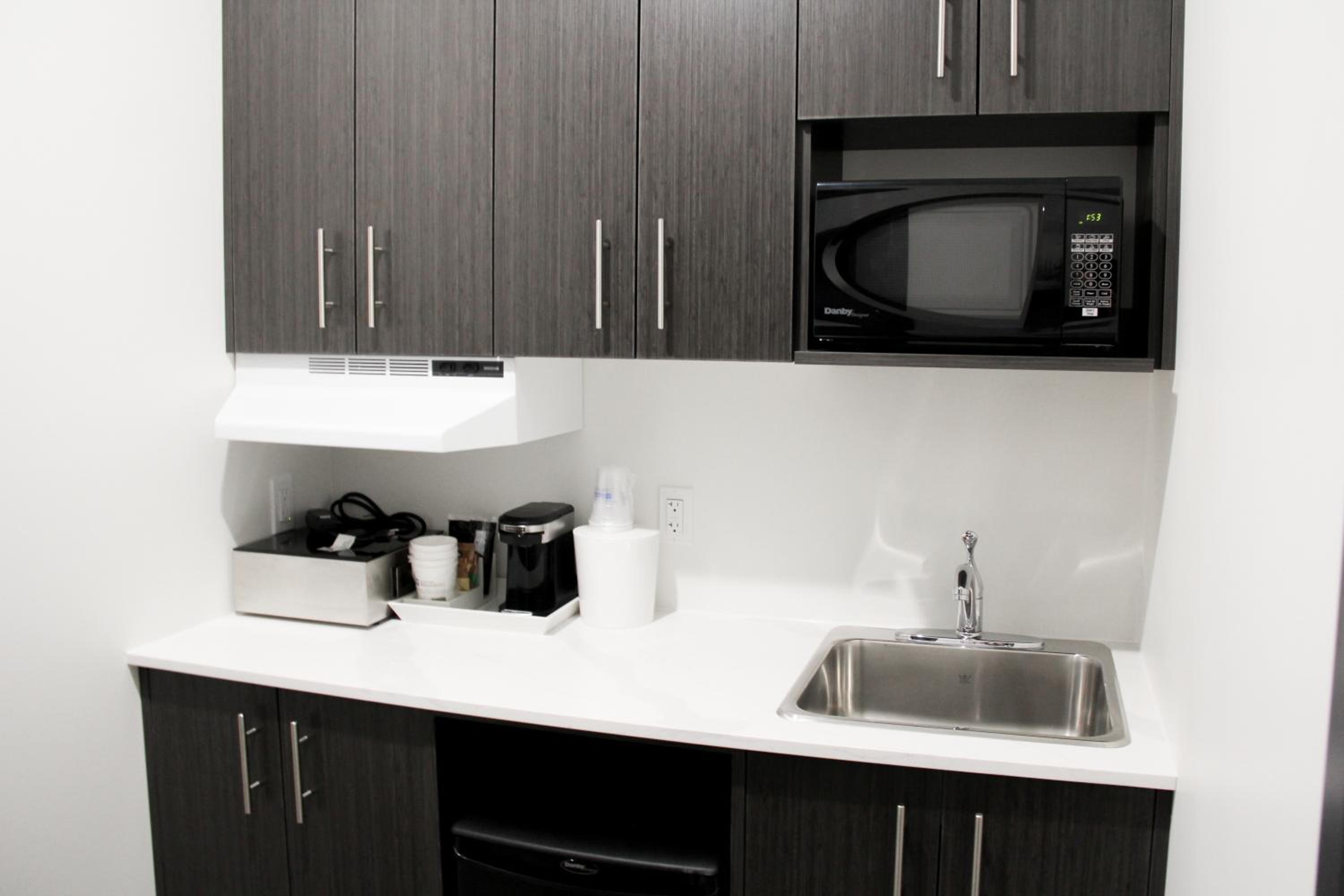 King Room with Kitchenette and Sofa Bed - Photo 2