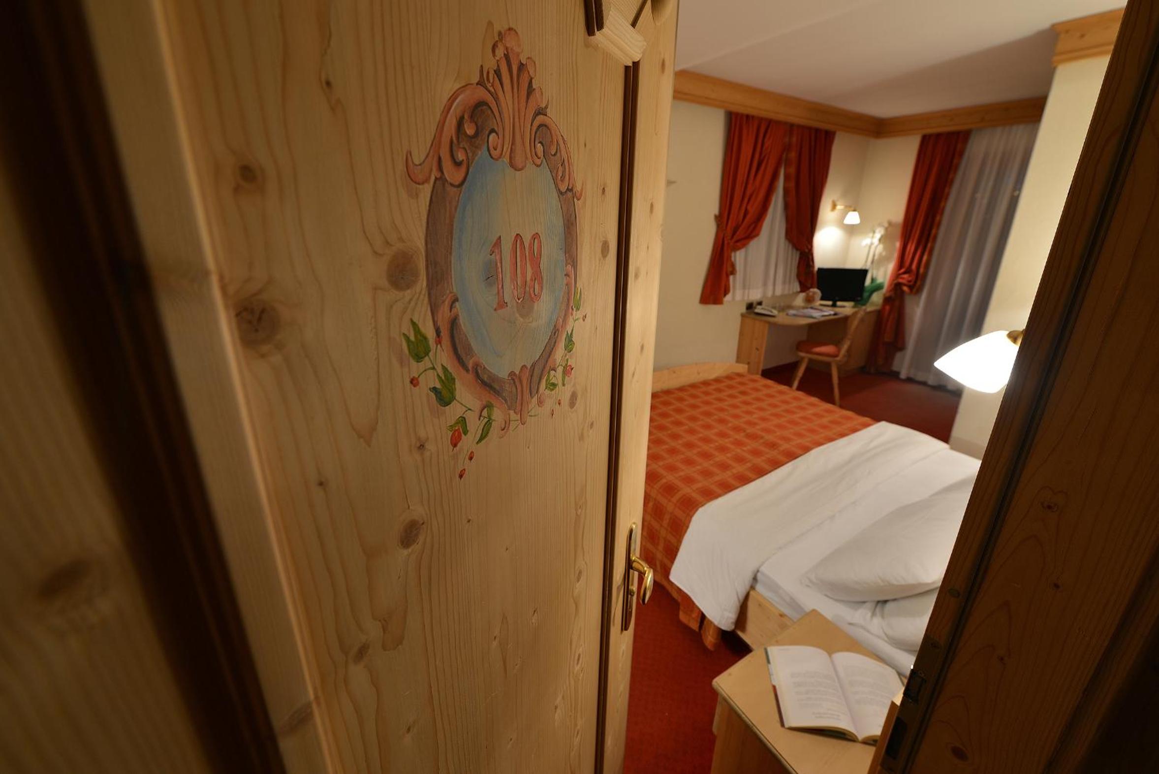 Double Room with Spa Bath photo 3