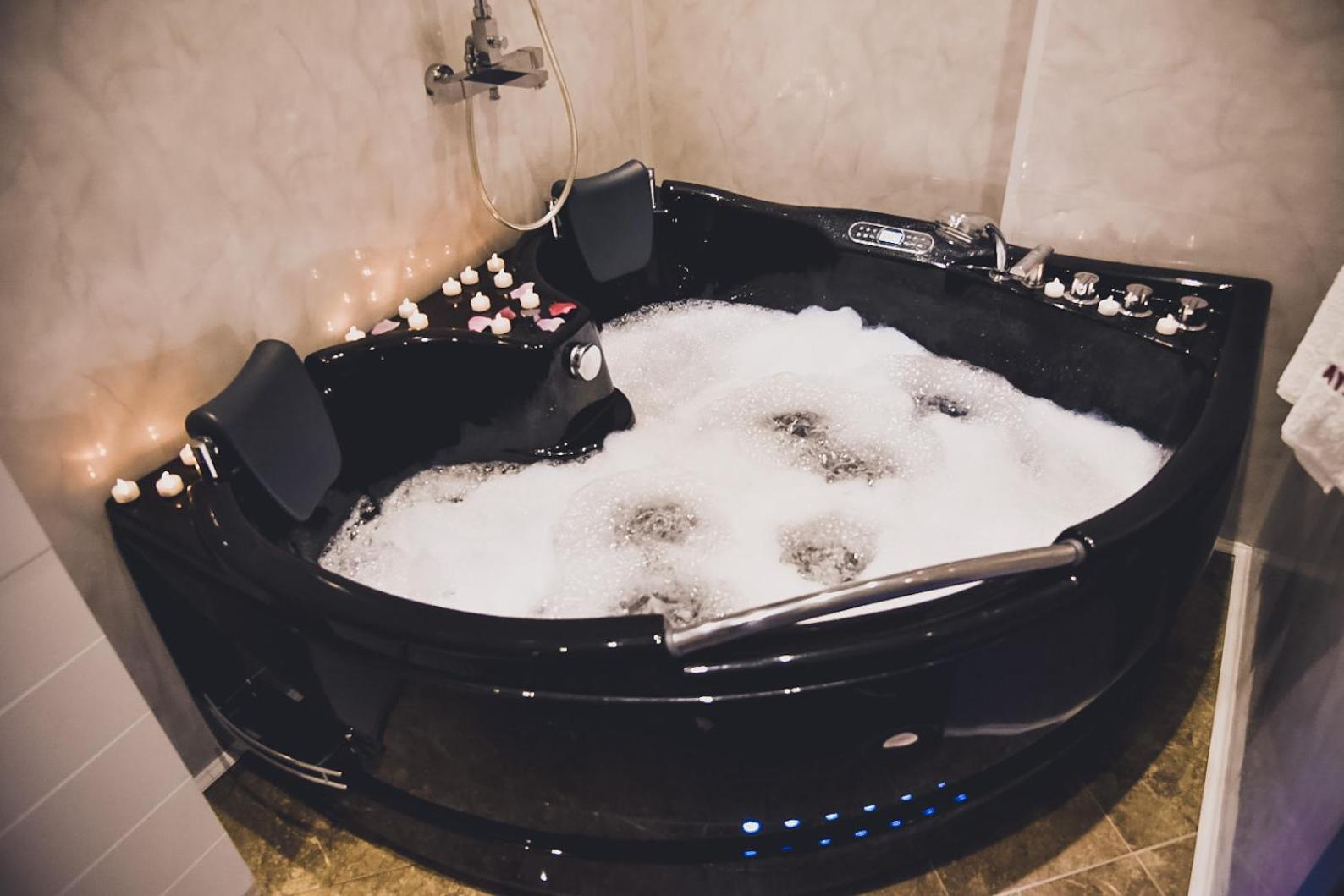 King Room with Spa Bath photo 3