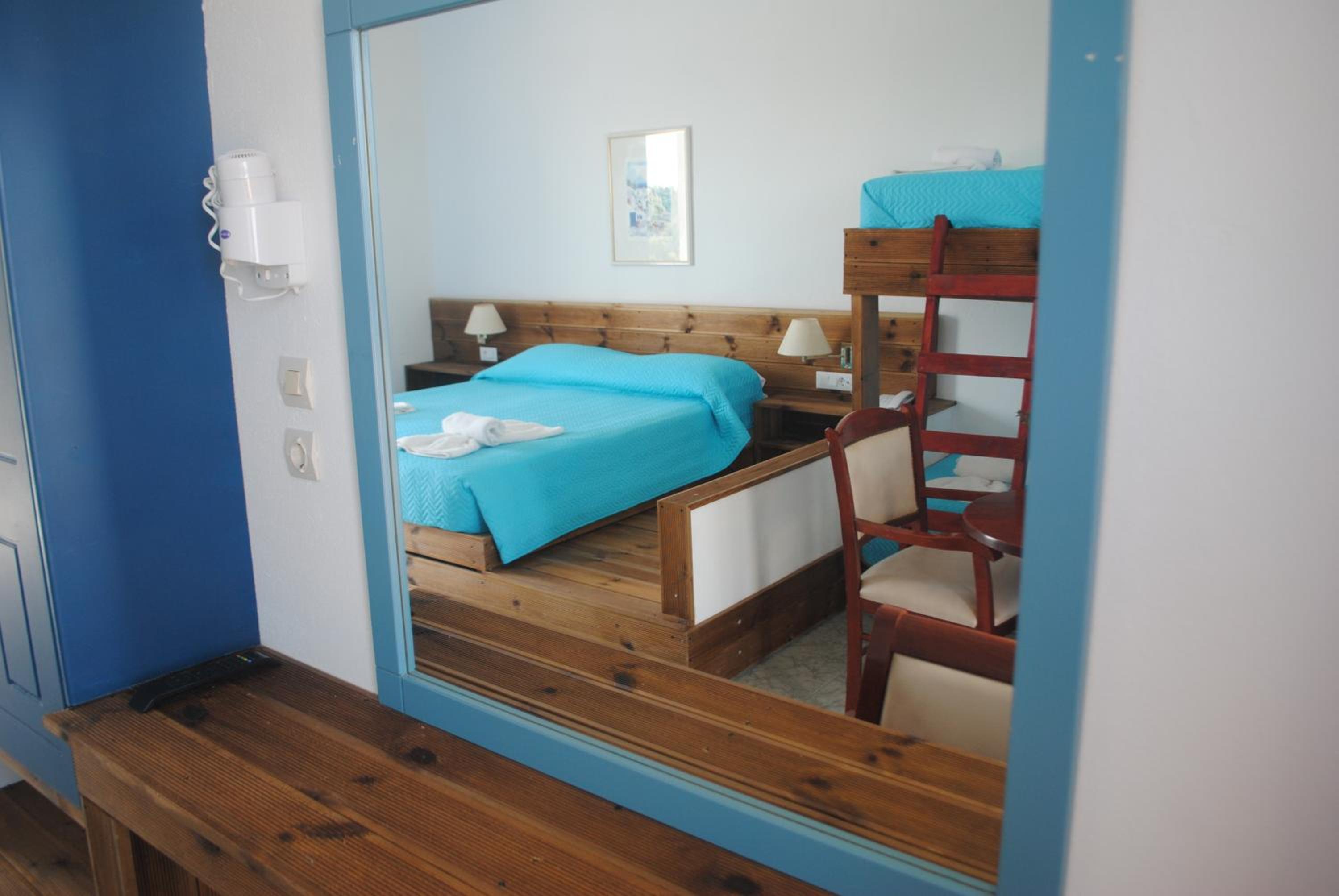 Family Room - Photo 5